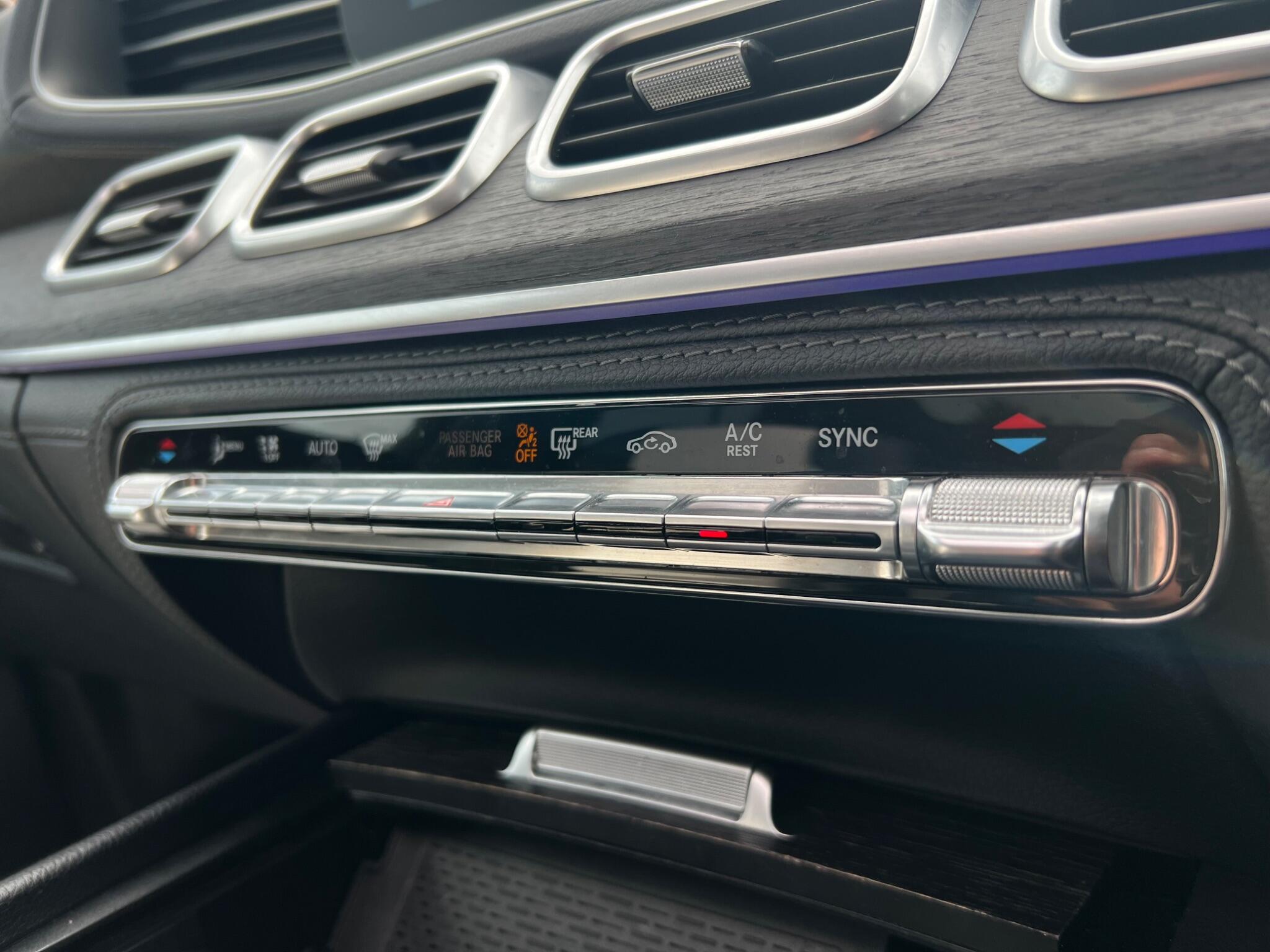 Mercedes-Benz GLE view 70