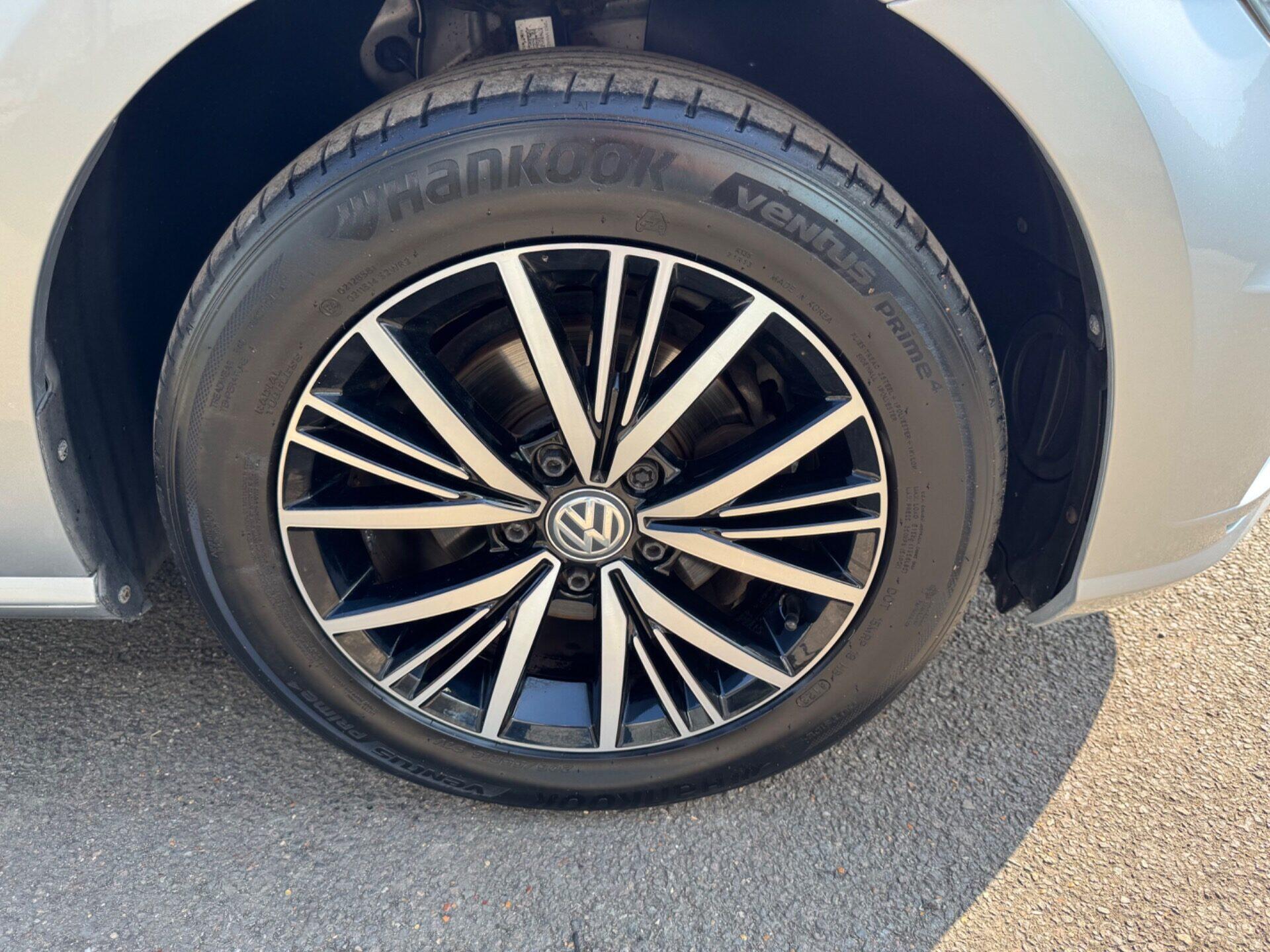 Volkswagen Golf view 14