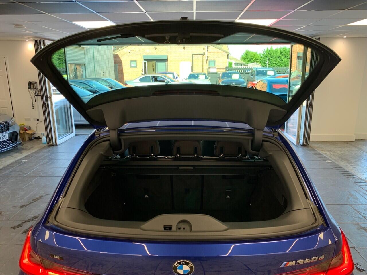 BMW 3 Series view 27