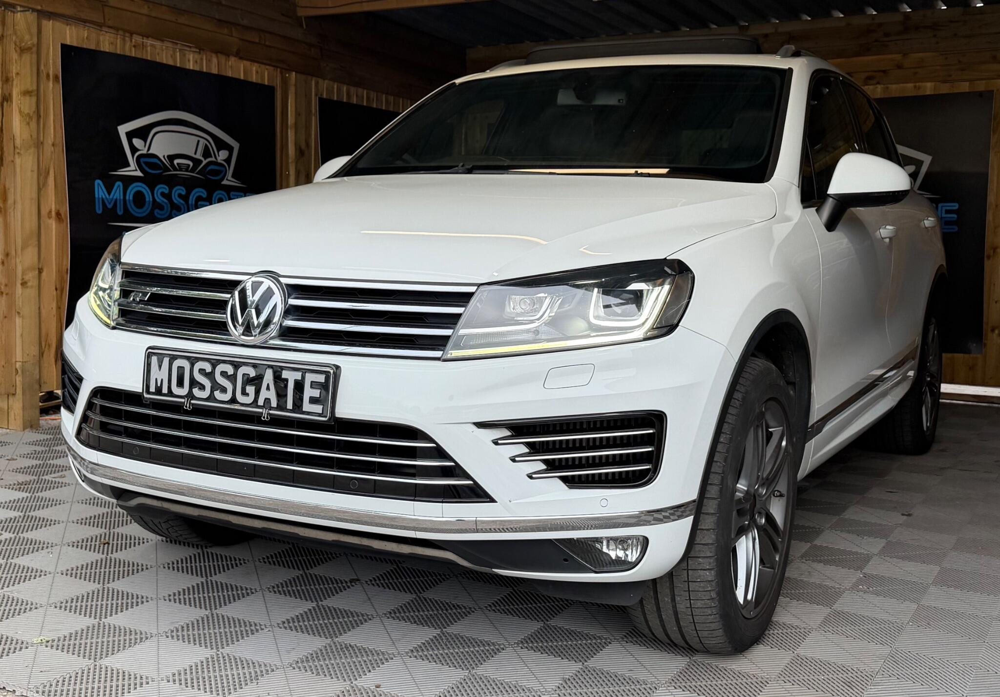 Volkswagen Touareg view 9