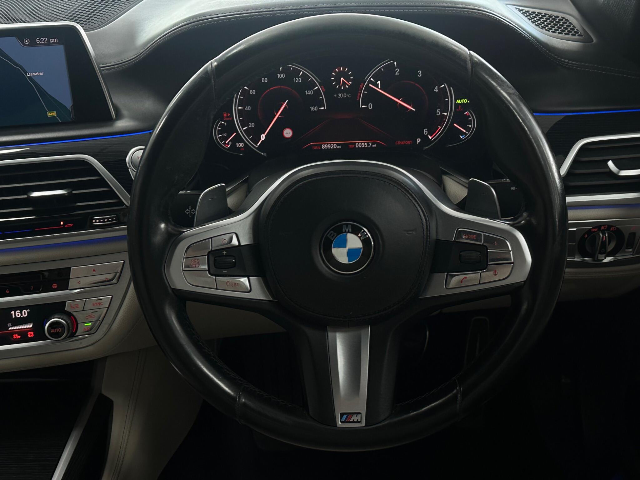 BMW 7 Series view 18
