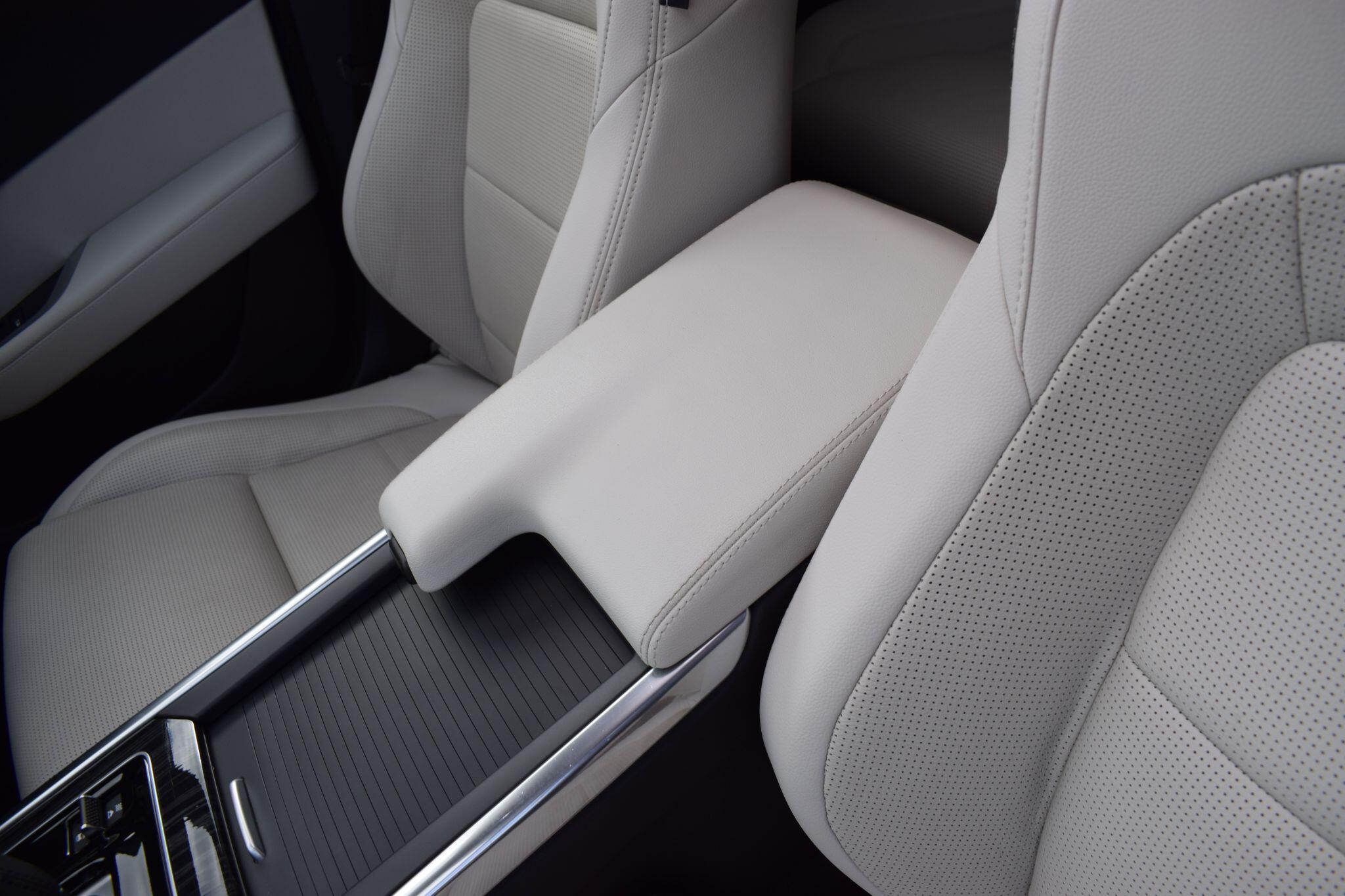 Jaguar Xe view 20