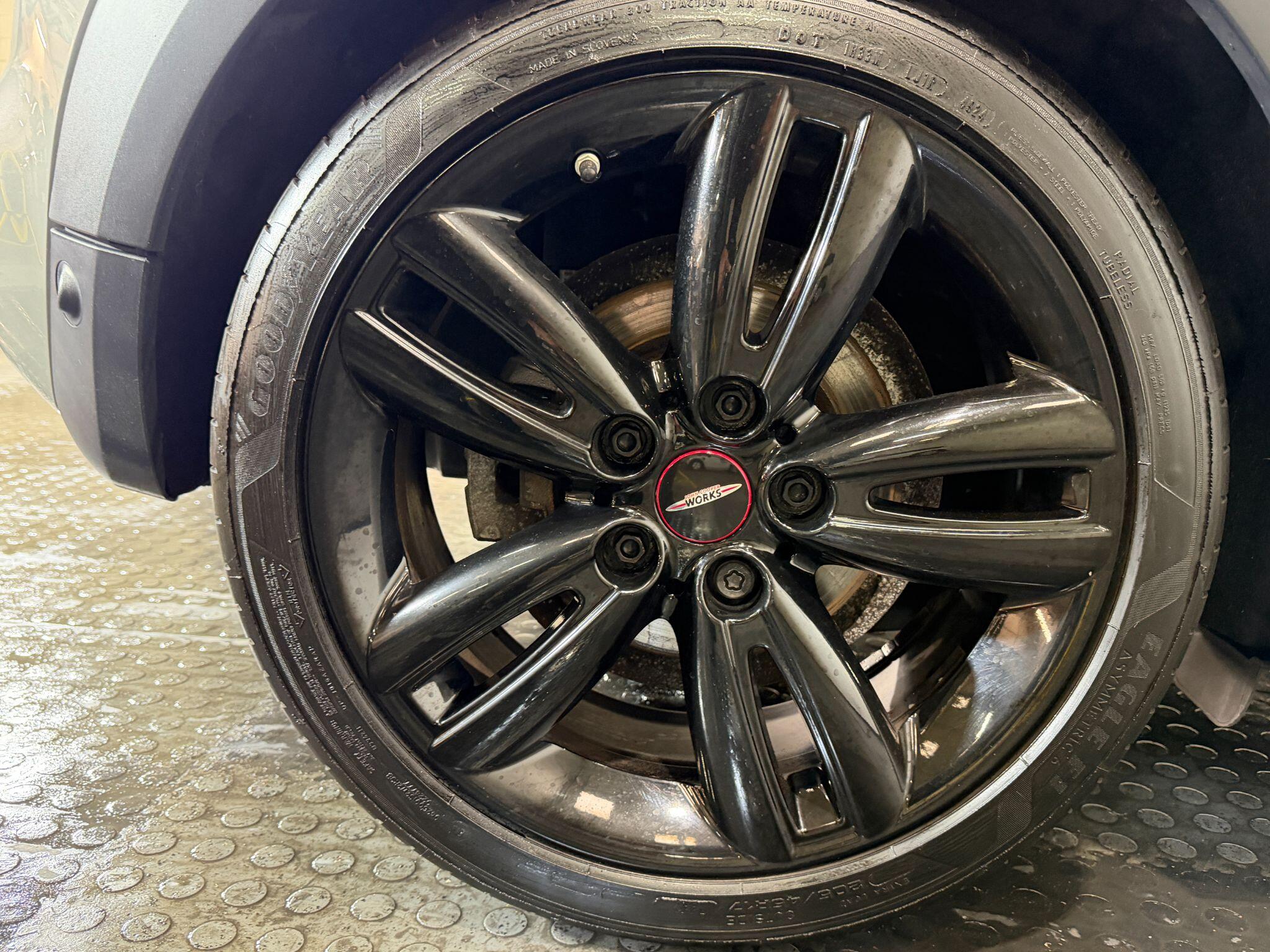 Mini Hatch view 36