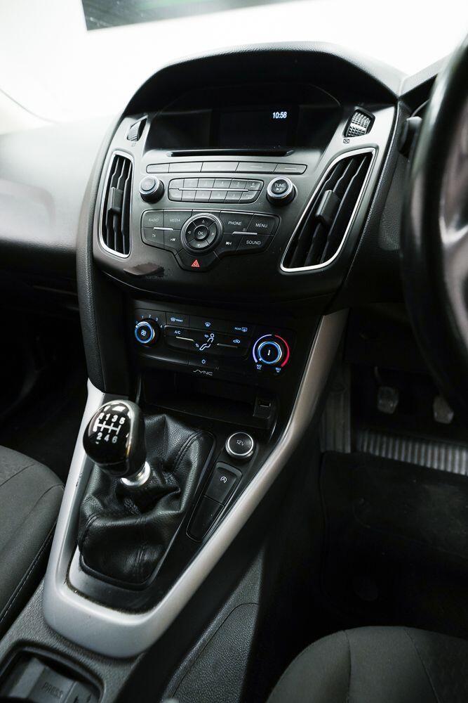 Ford Focus view 20
