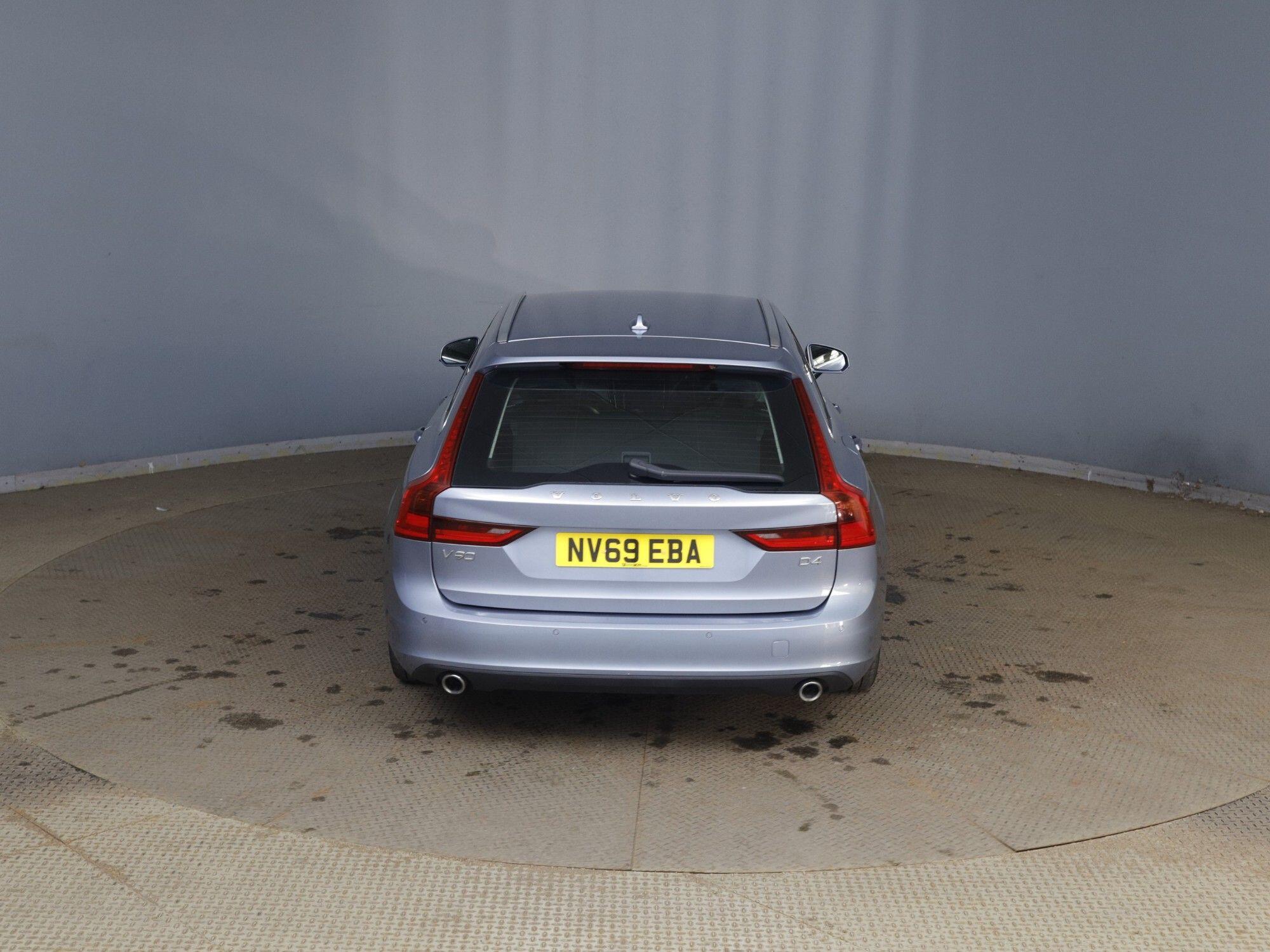 Volvo V90 view 10