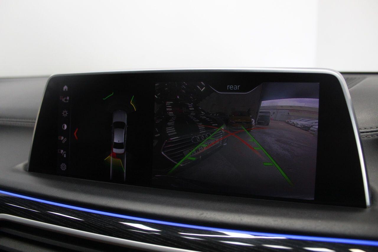 BMW 7 Series view 39