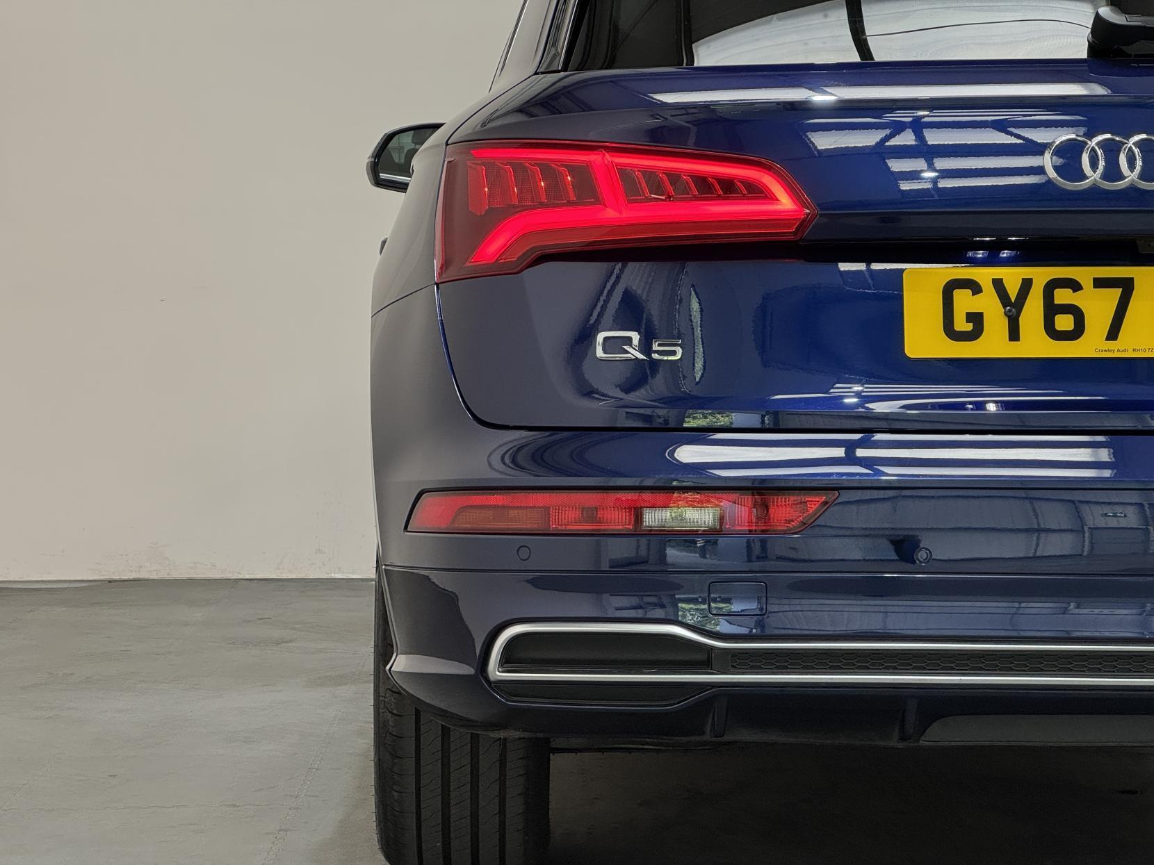 Audi Q5 view 14
