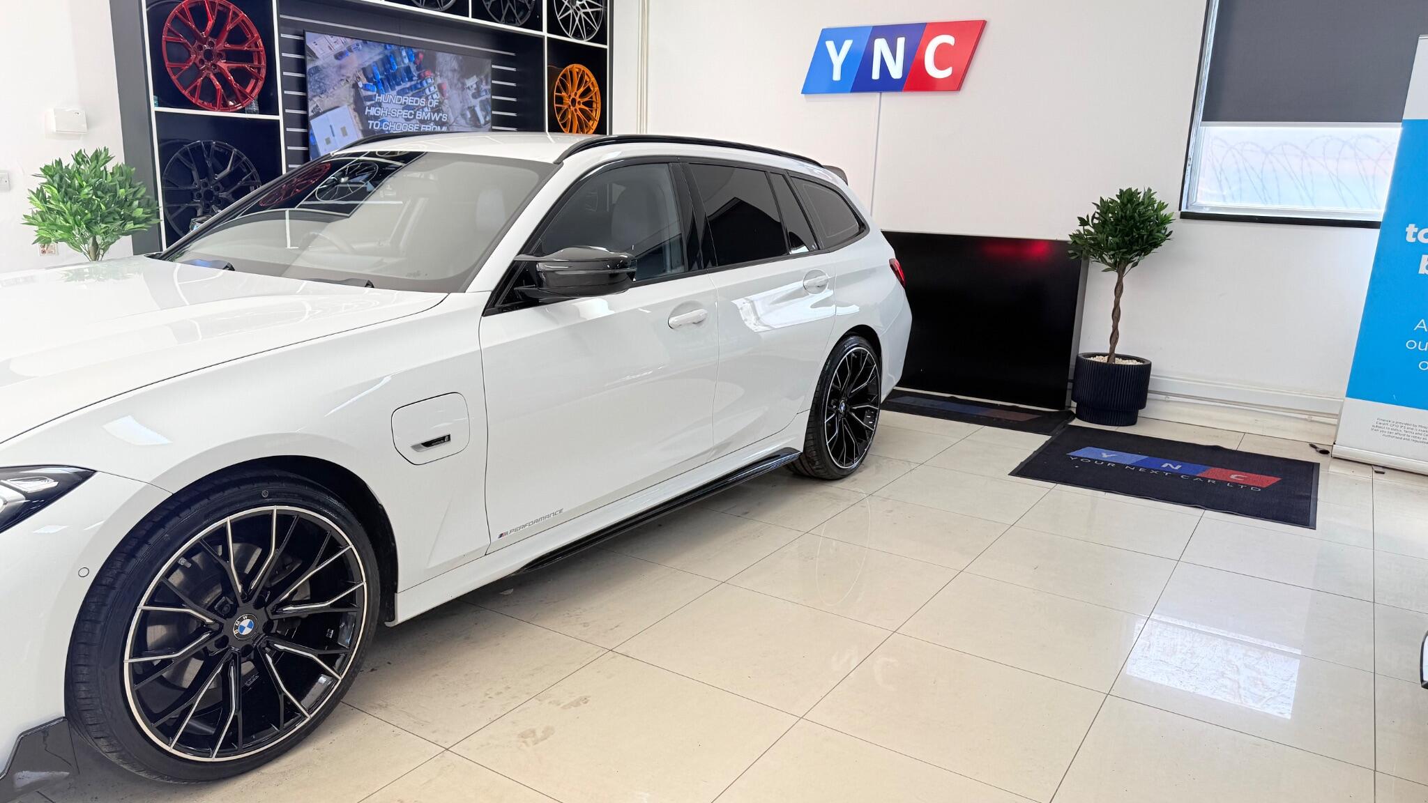 BMW 3 Series view 9