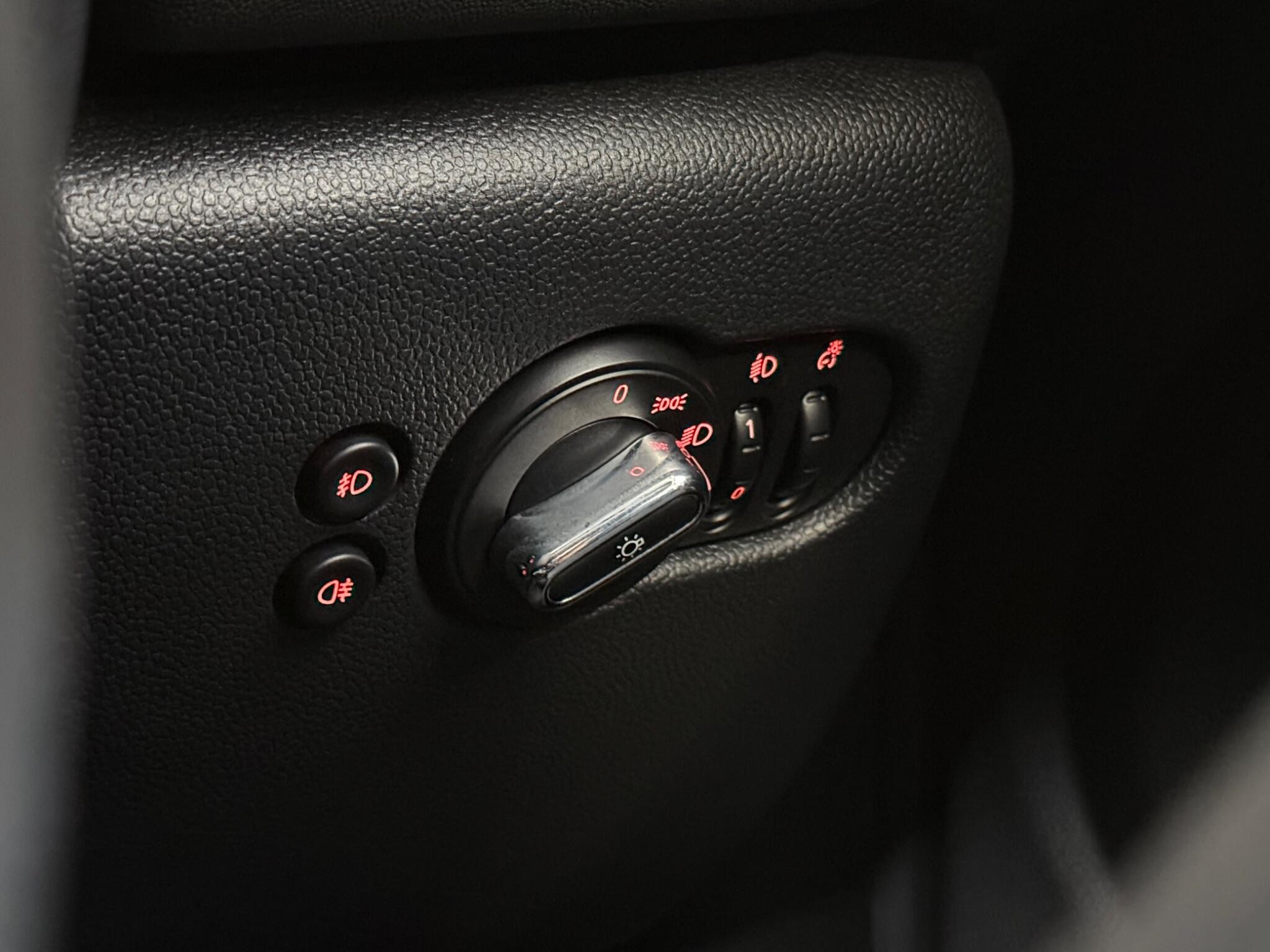 Mini Hatch view 18