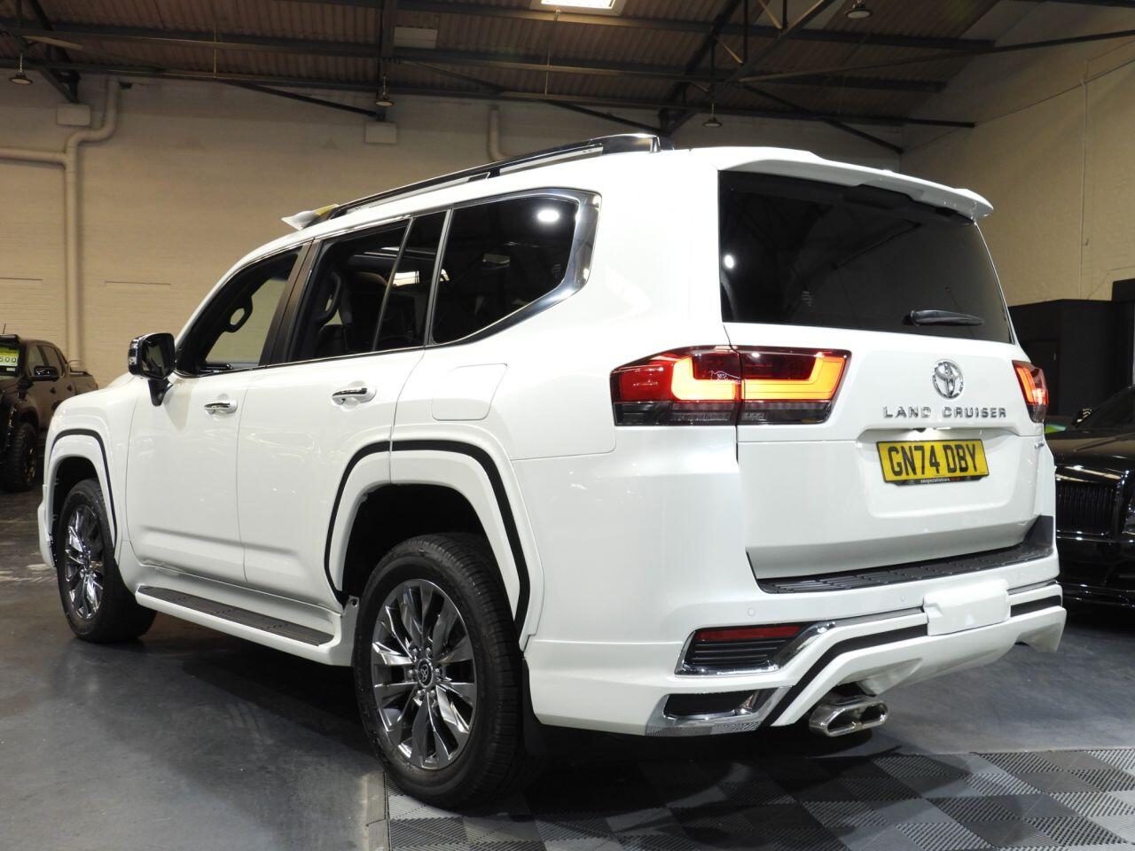 Toyota Land Cruiser view 12
