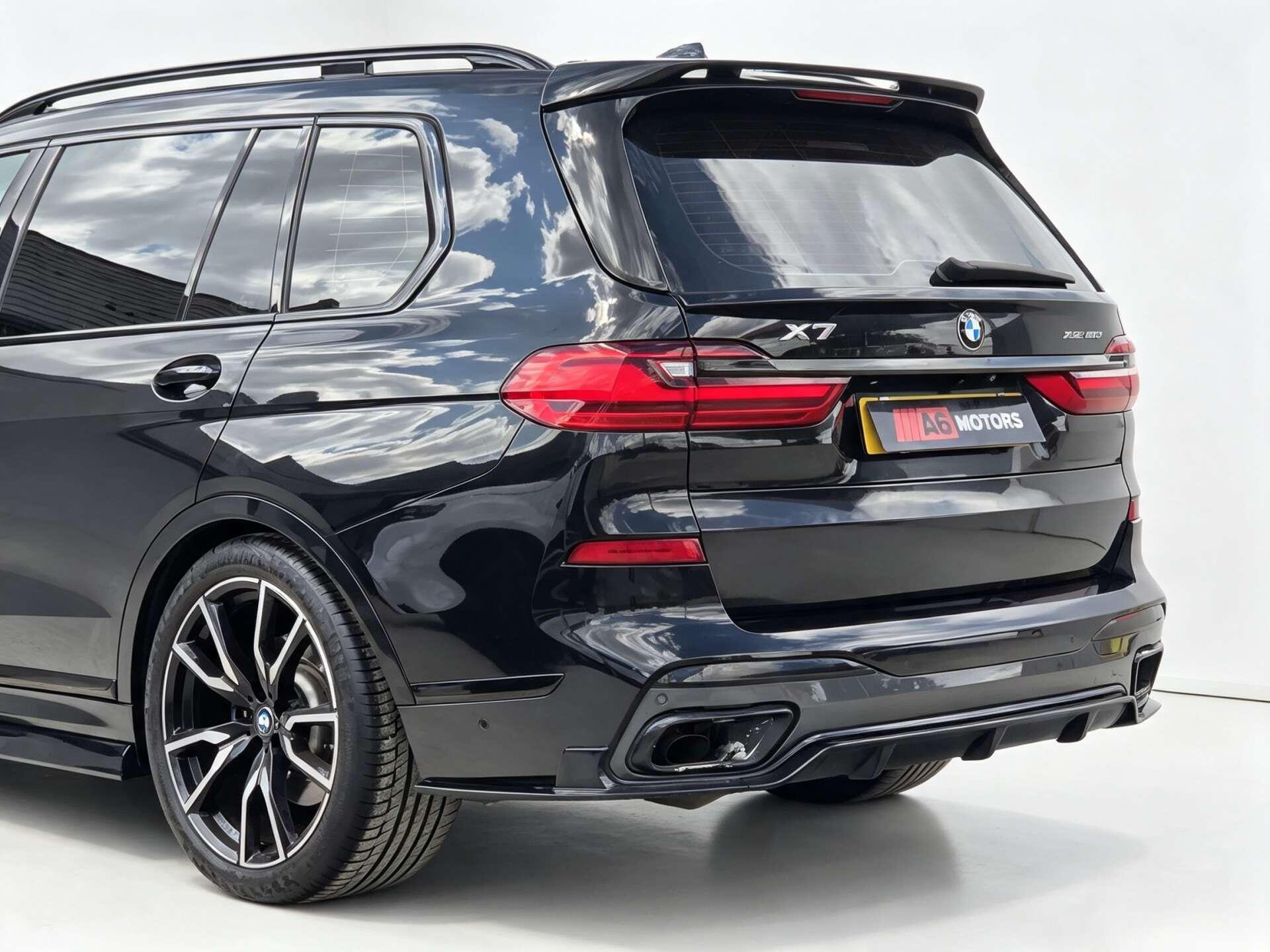 BMW X7 view 14