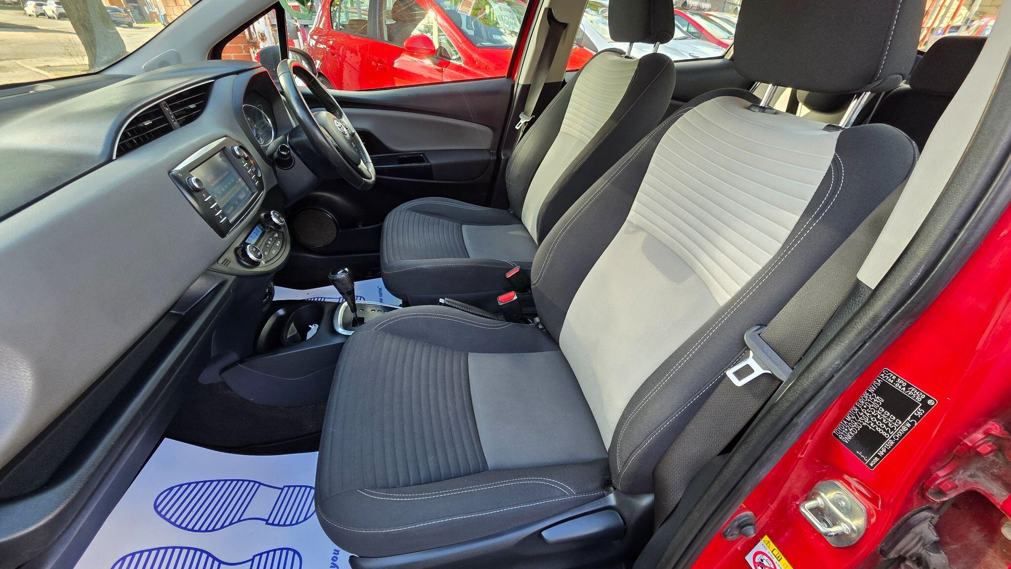 Toyota Yaris view 32