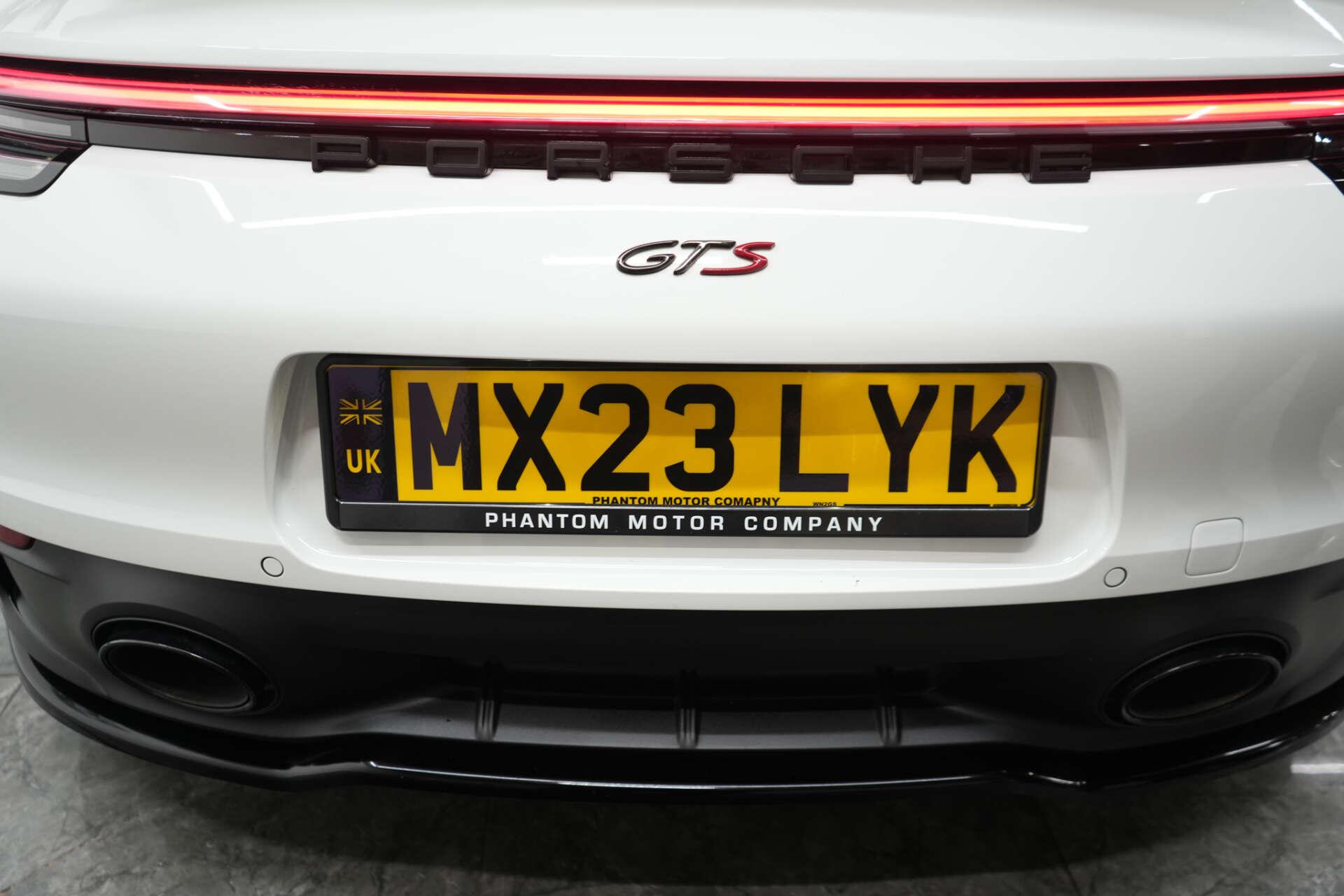 Porsche 911 view 19