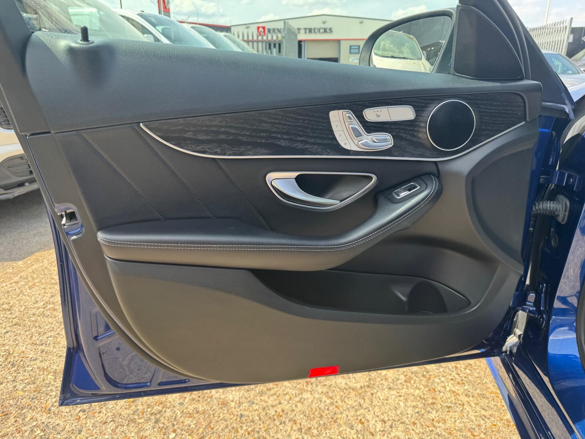 Mercedes-Benz C Class view 34