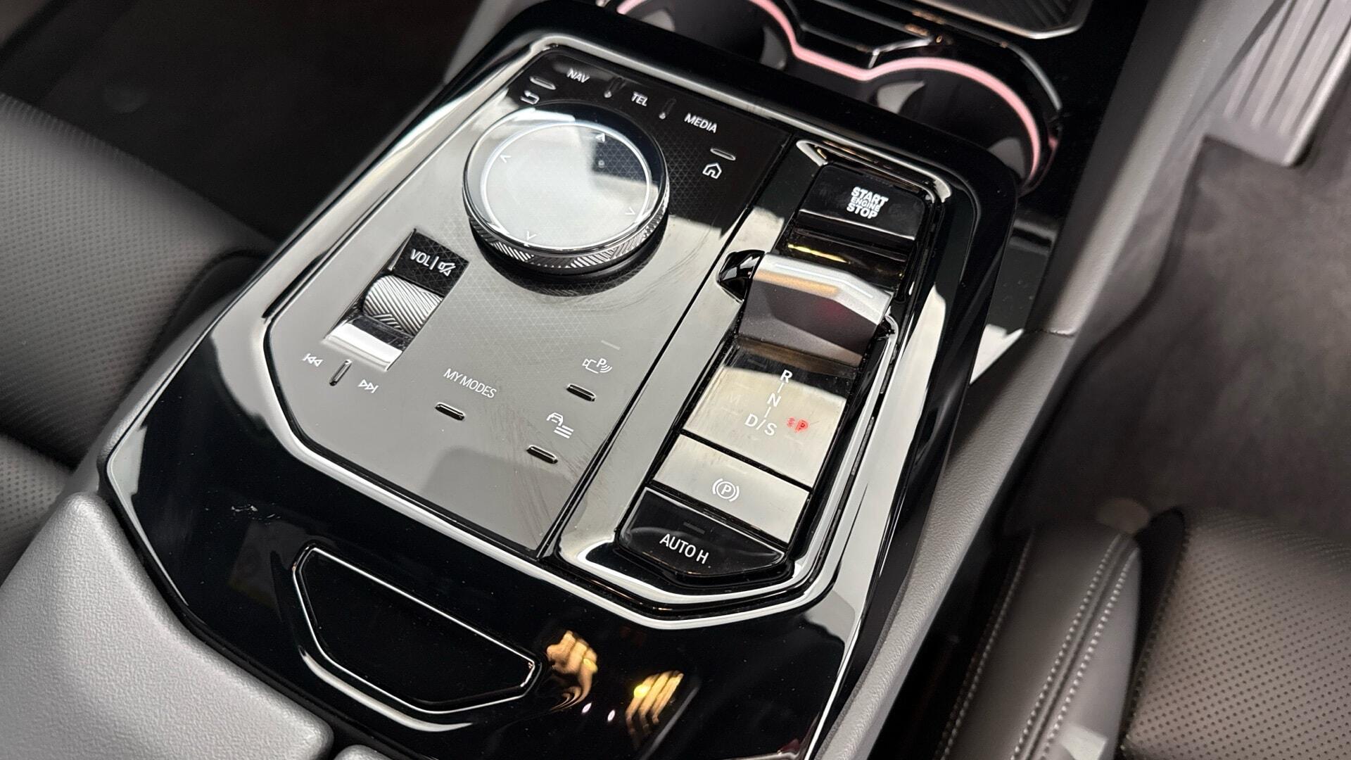 BMW 5 Series view 10