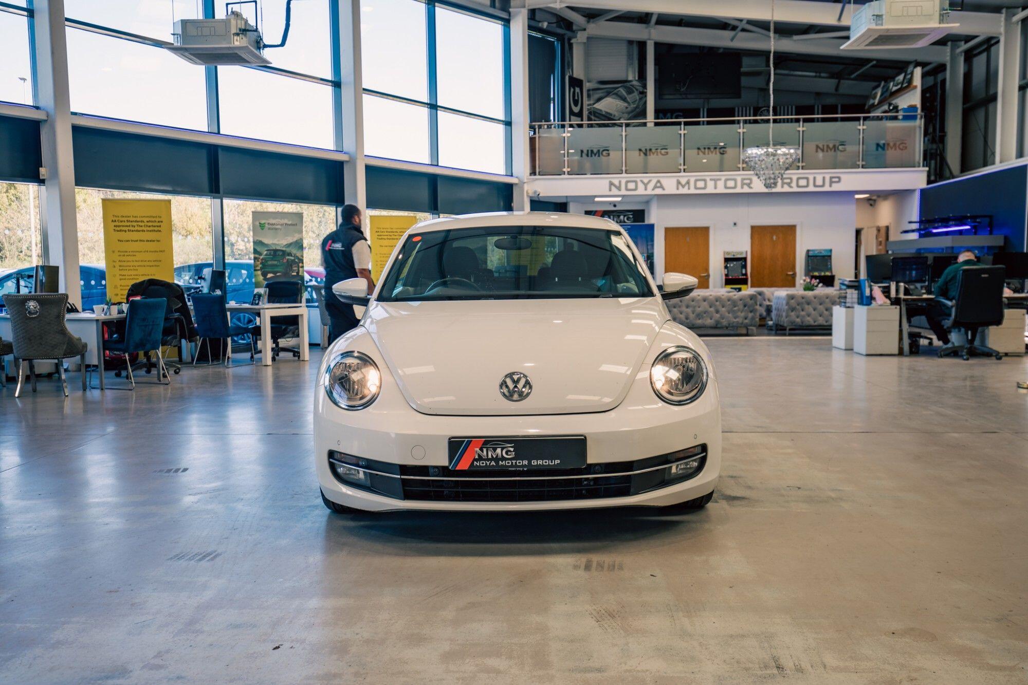 Volkswagen Beetle view 19