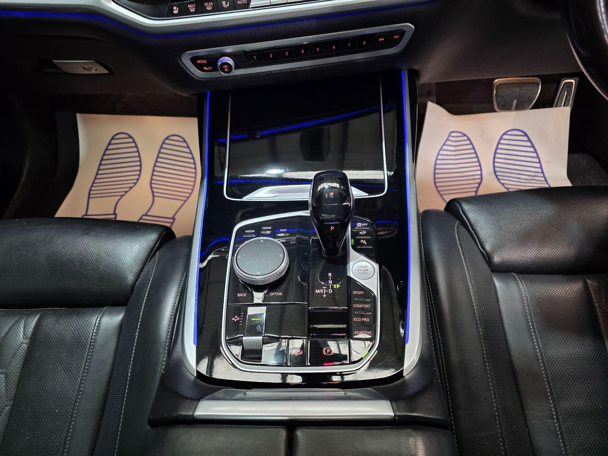 BMW X7 view 18