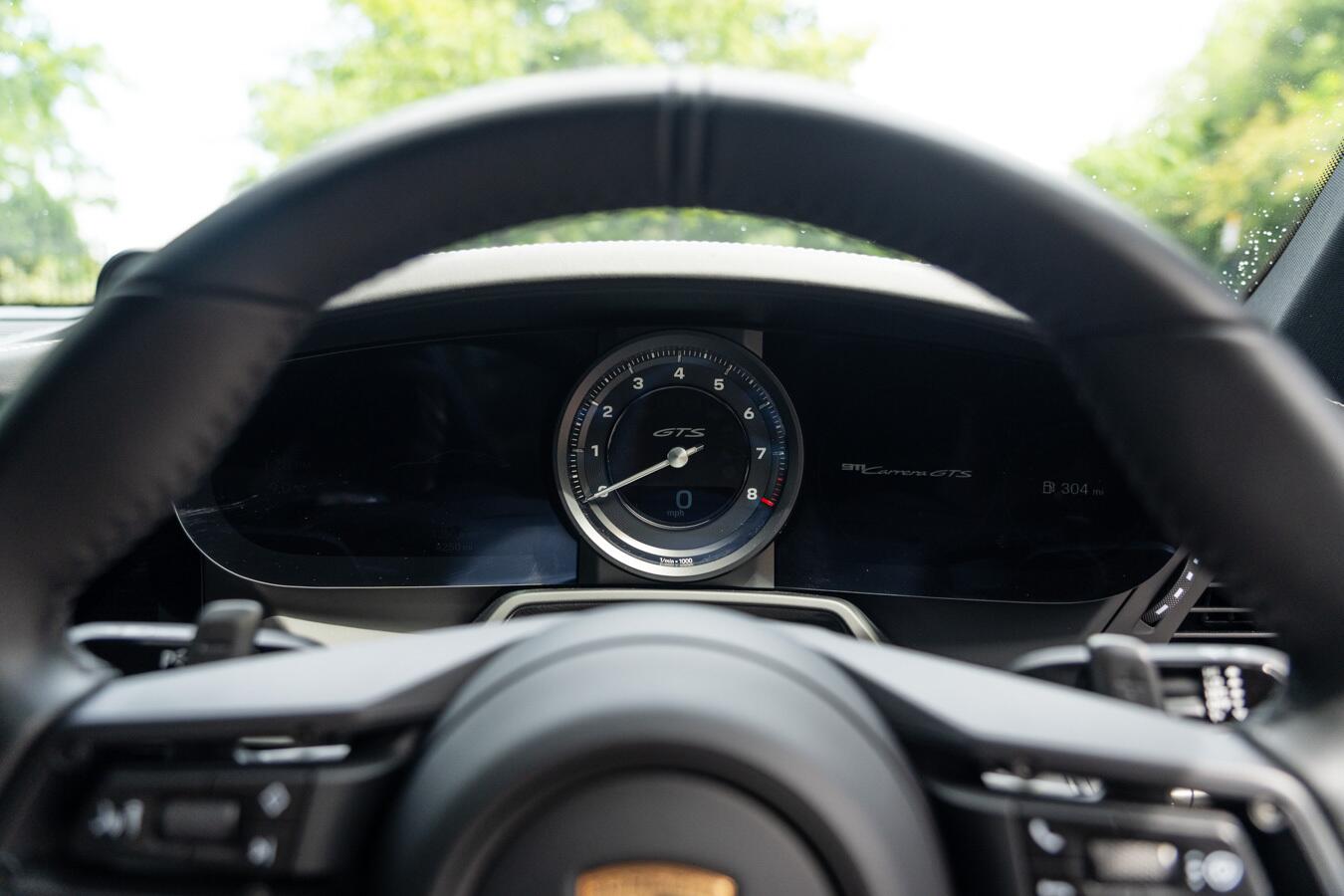 Porsche 911 view 34