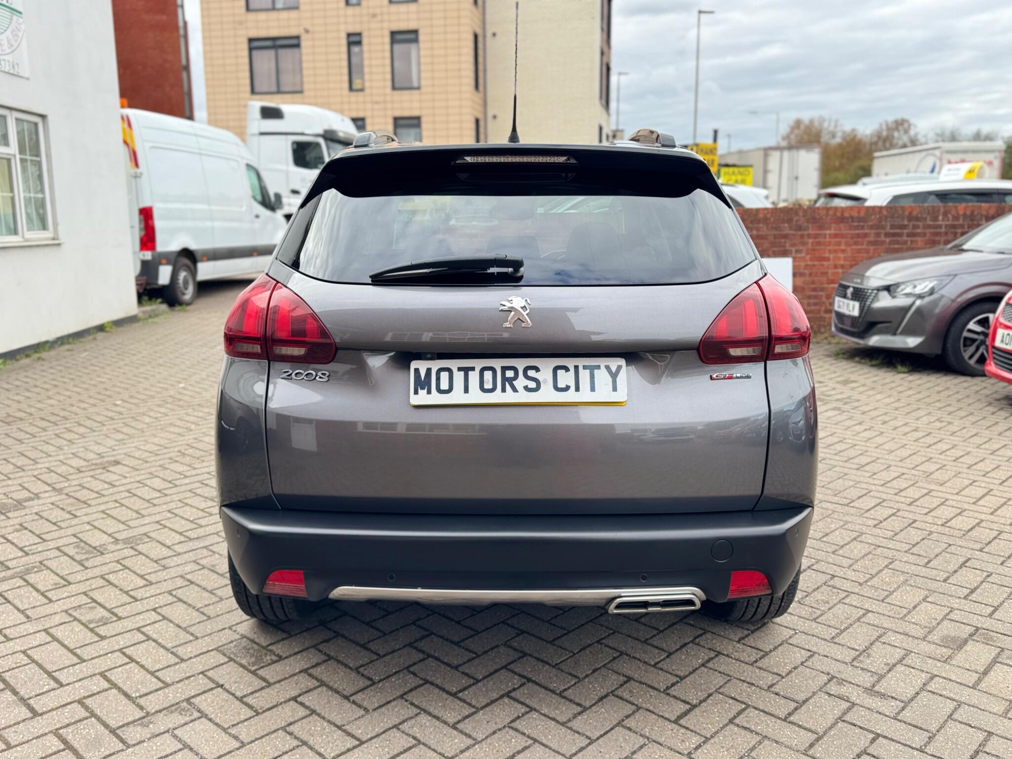 Peugeot 2008 view 9