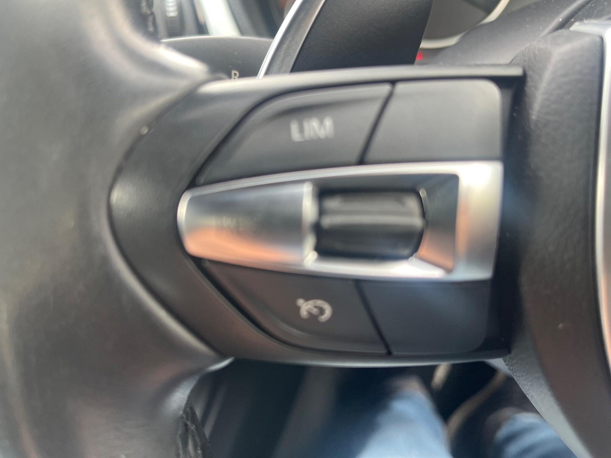 BMW 3 Series view 24