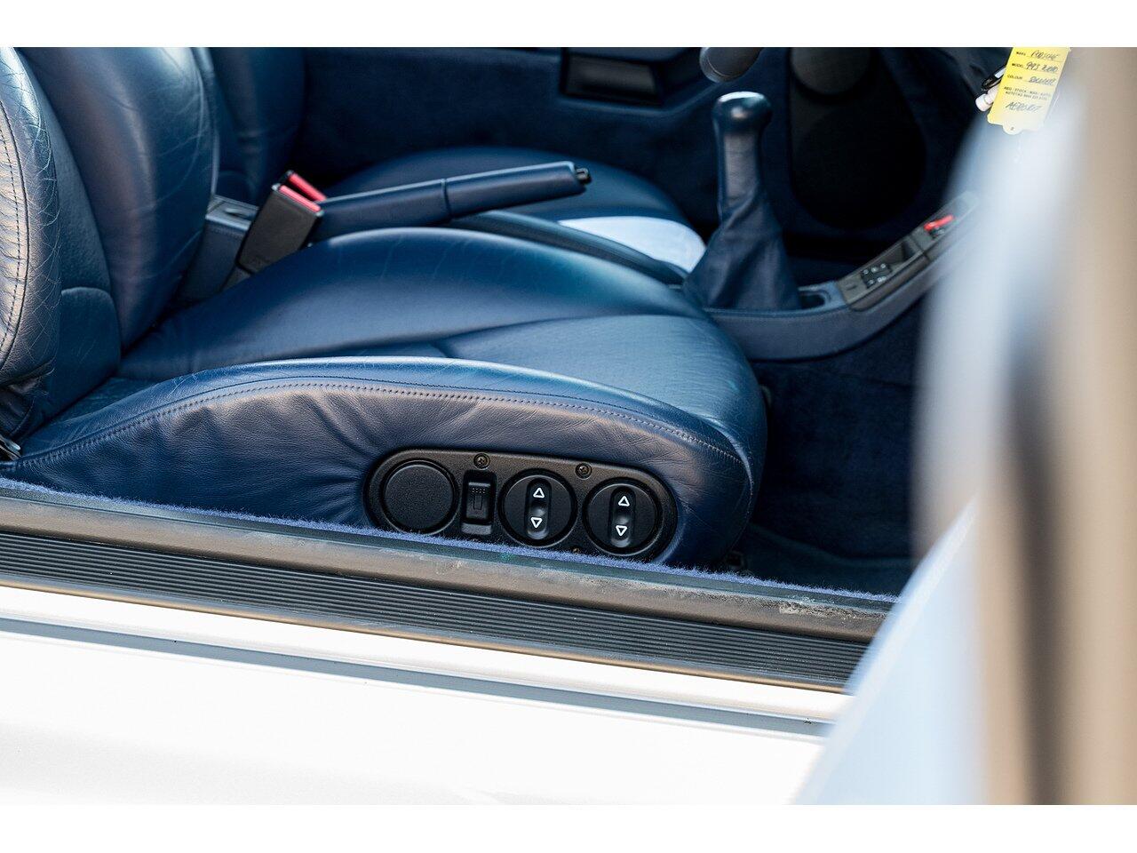 Porsche 911 view 27