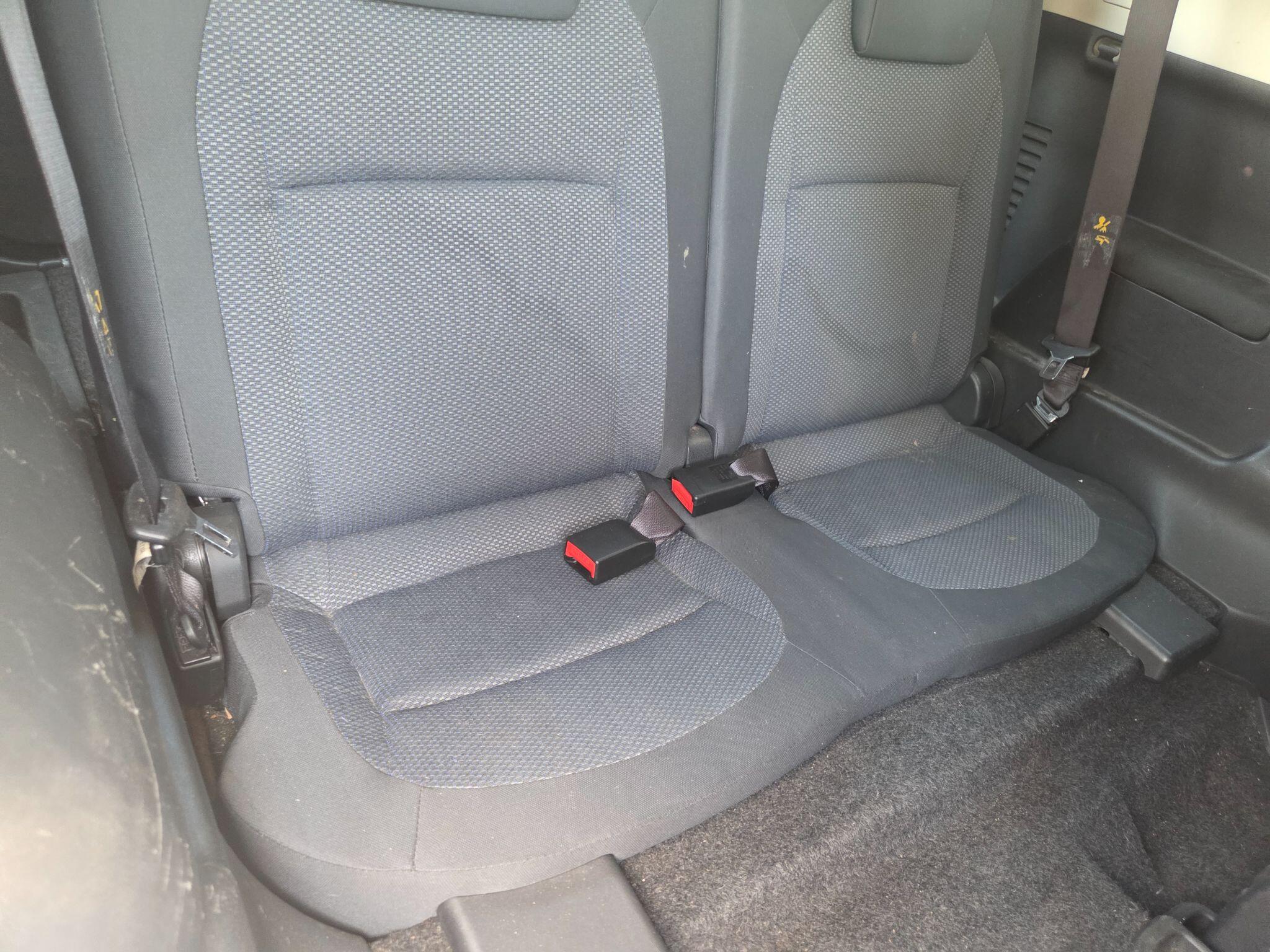 Nissan Qashqai+2 view 12