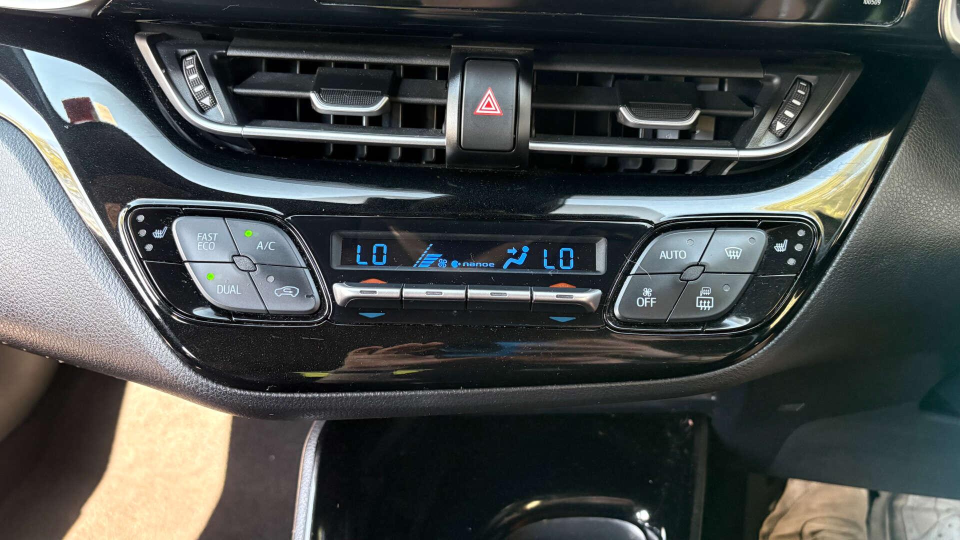 Toyota C-HR view 28
