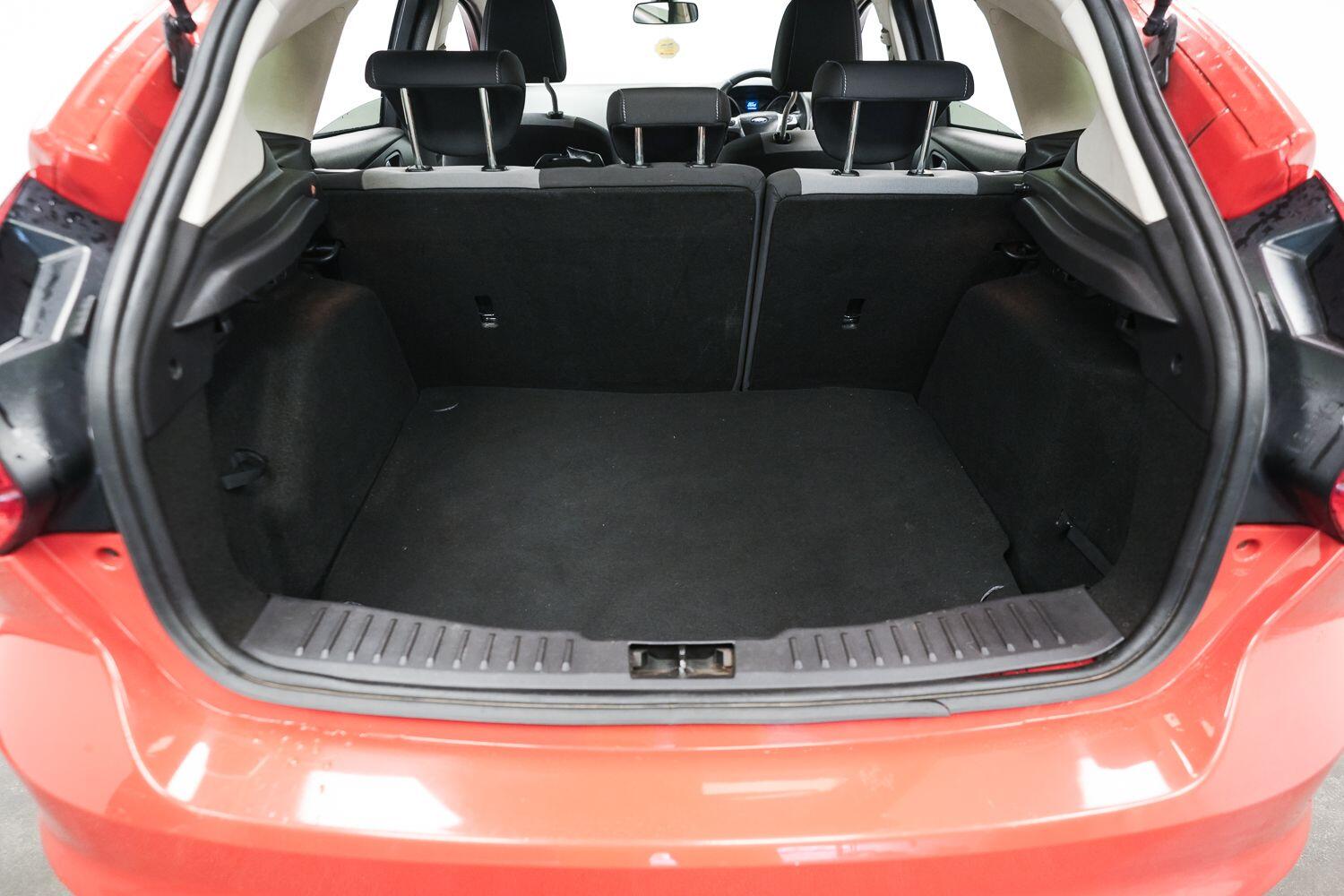 Ford Focus view 9