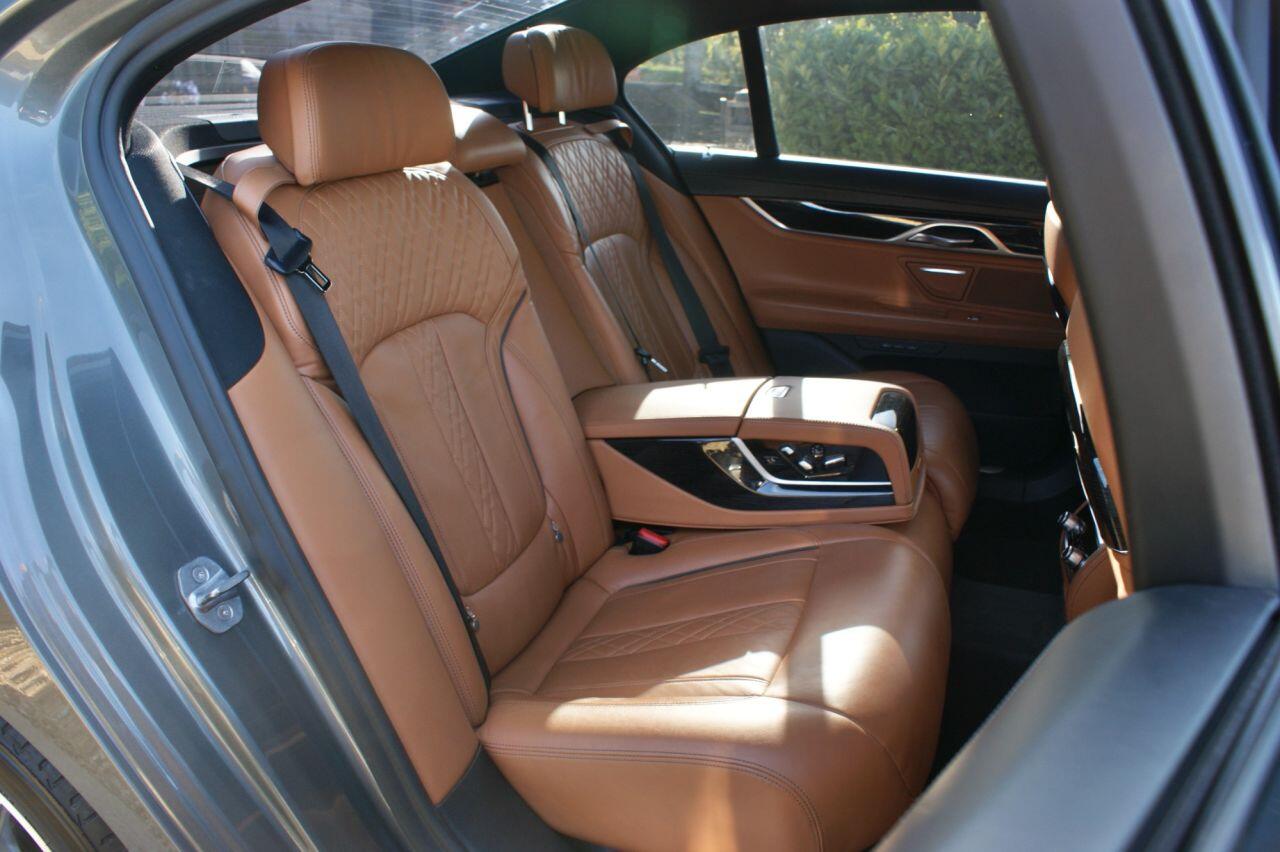 BMW 7 Series view 47