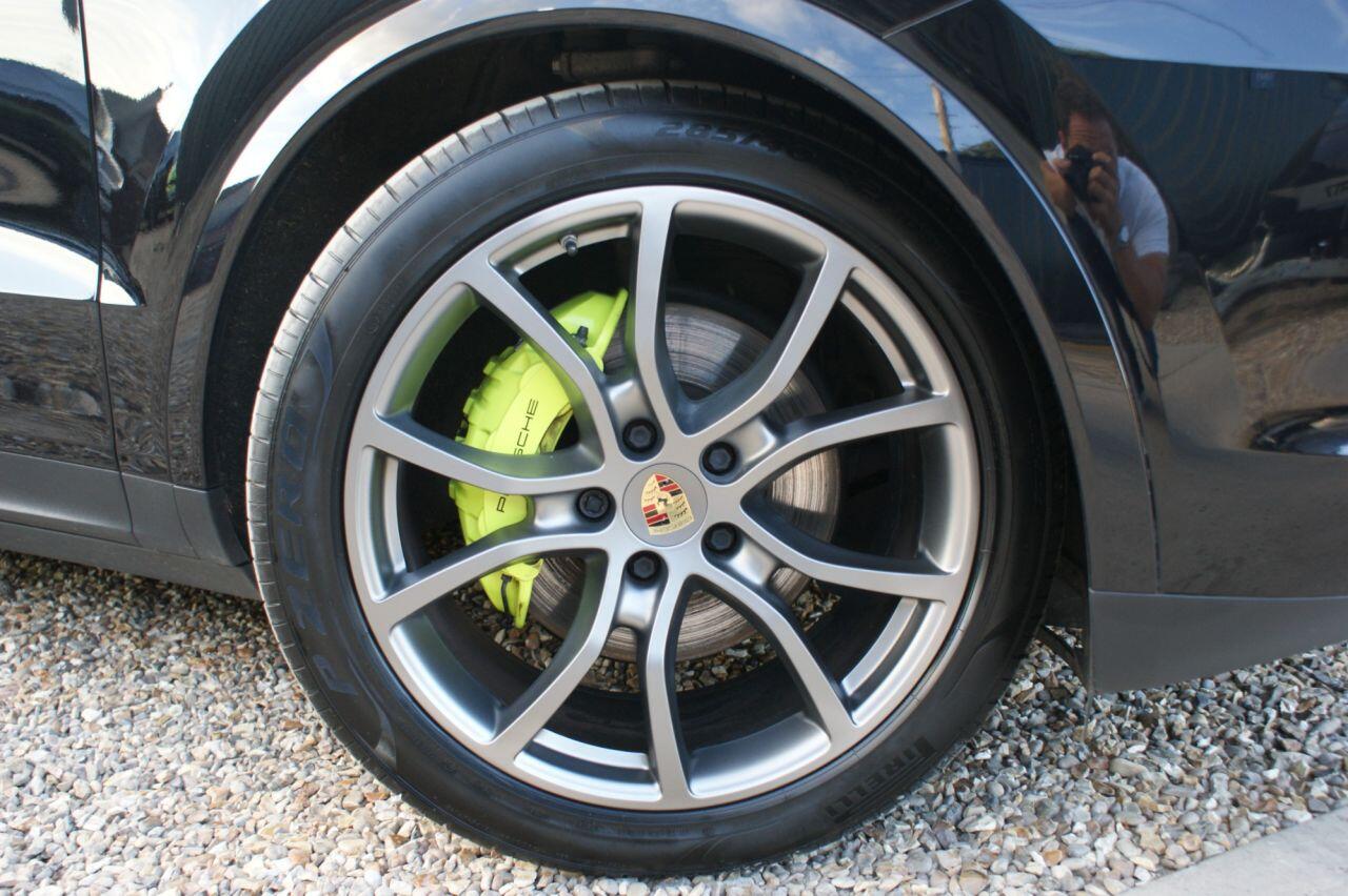Porsche Cayenne view 9