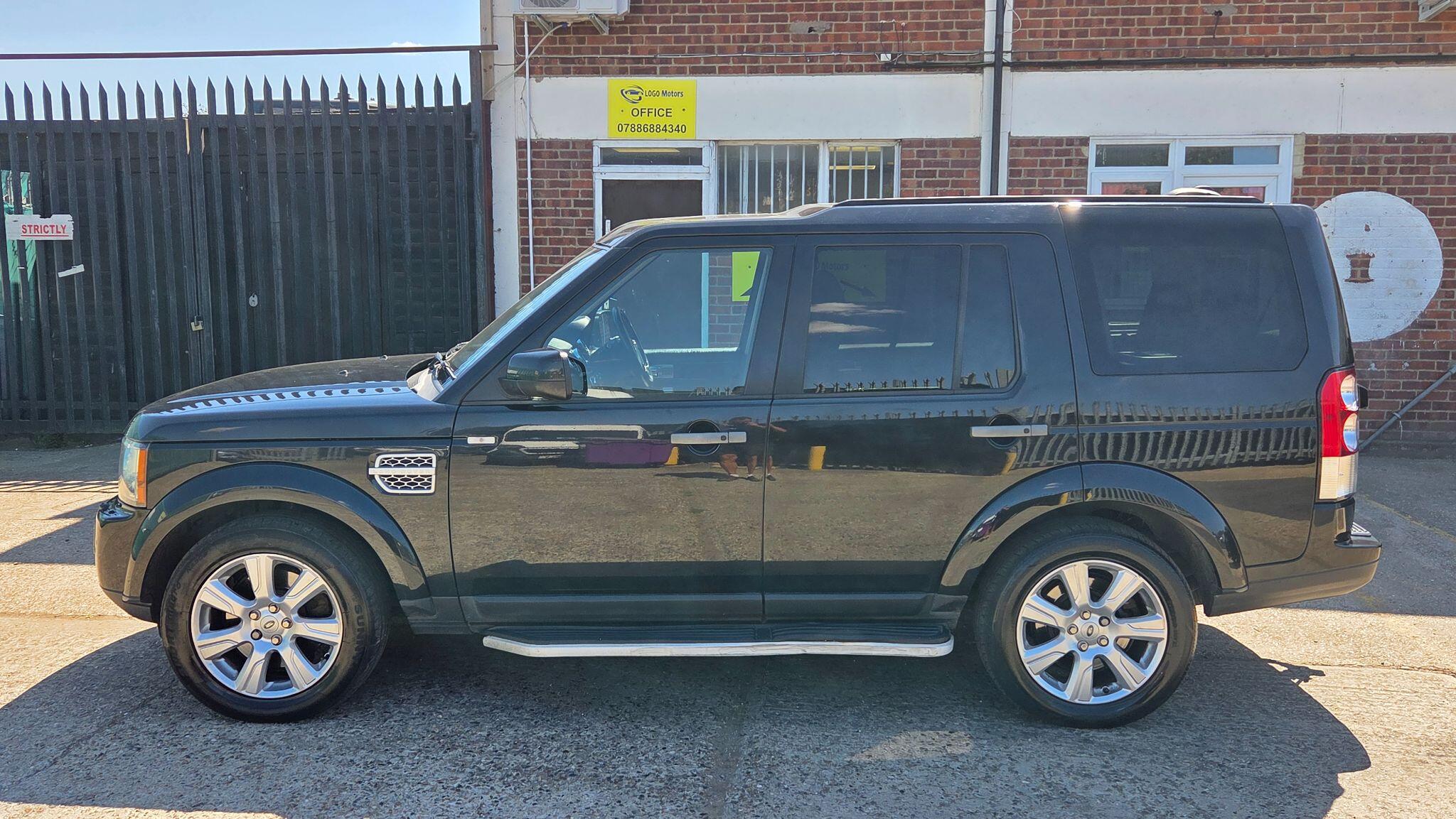 Land Rover Discovery 4 view 5