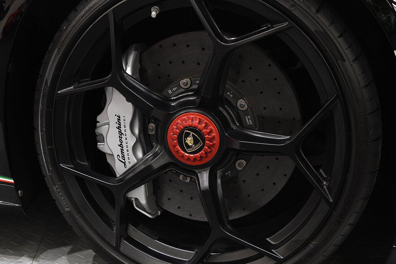 Lamborghini Huracan view 46