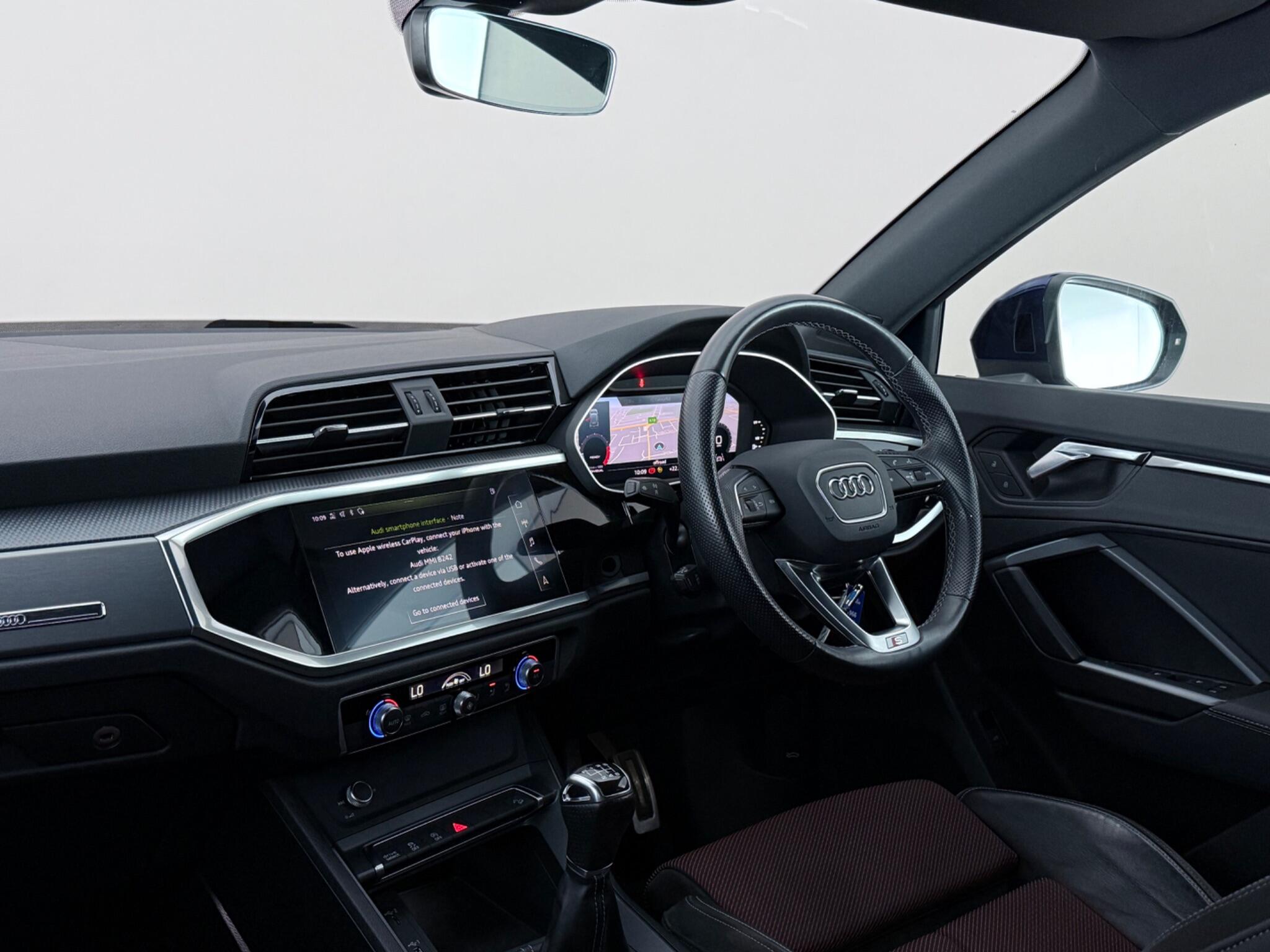 Audi Q3 view 4