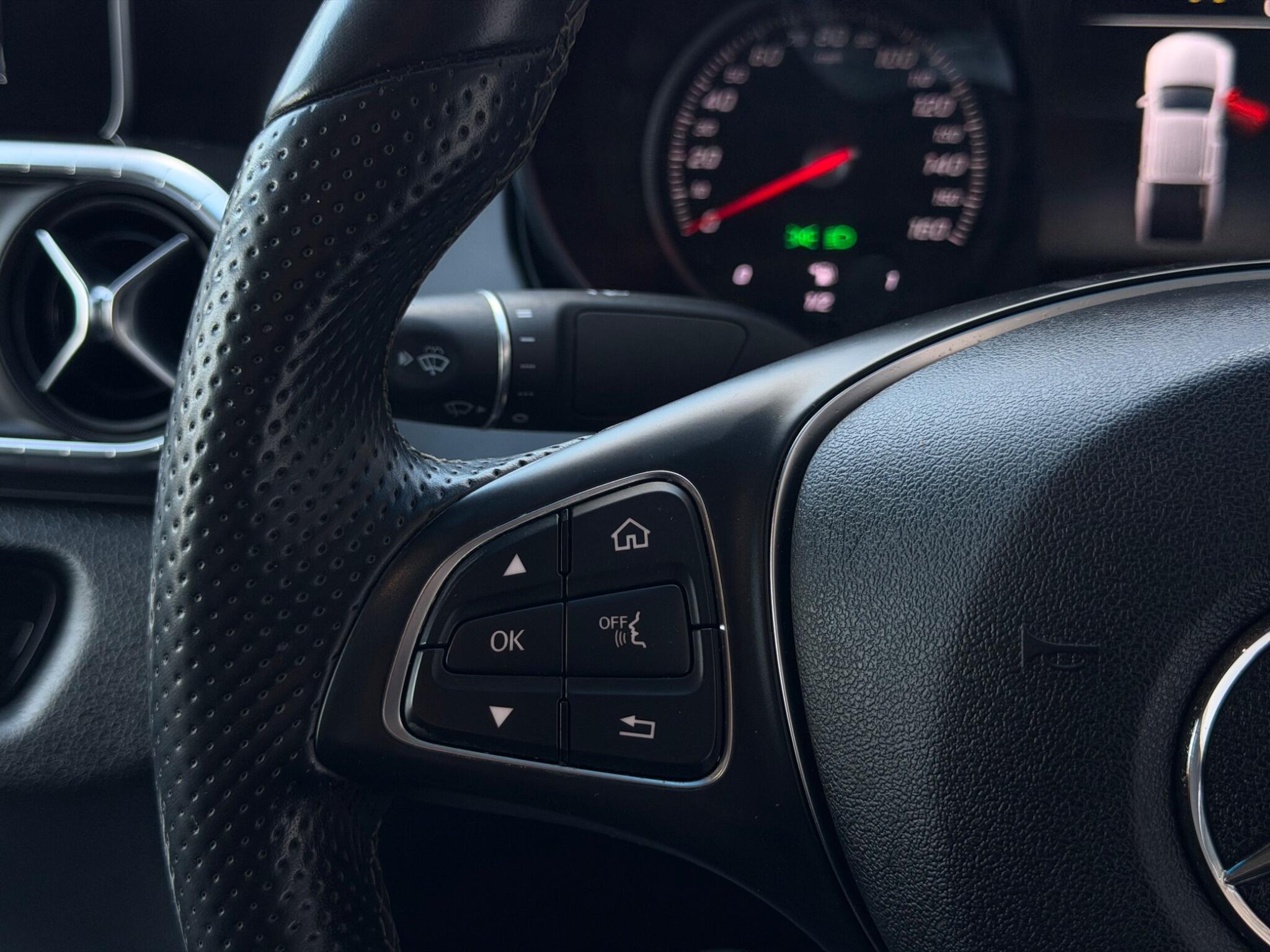 Mercedes-Benz X-Class view 25