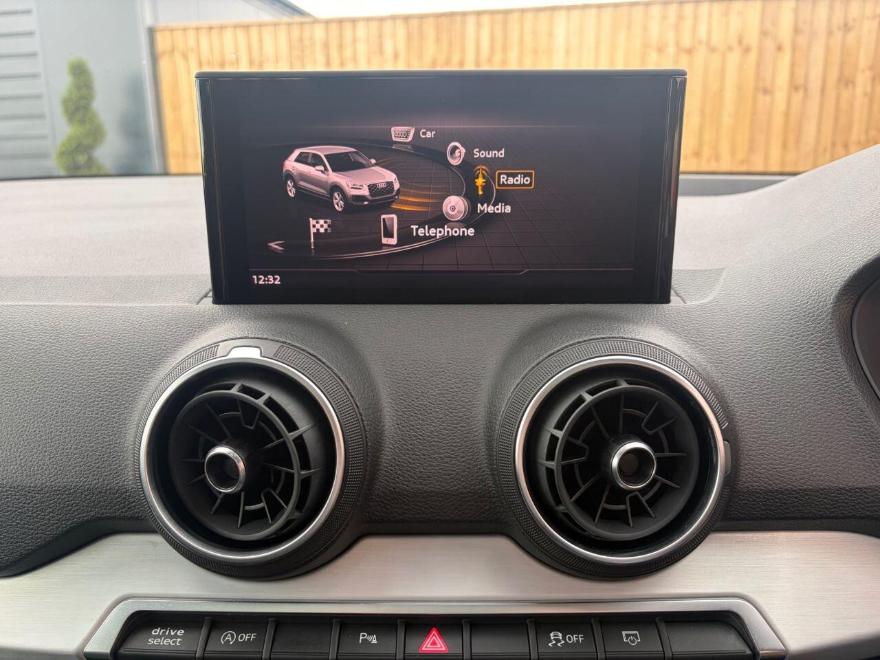 Audi SQ2 view 27