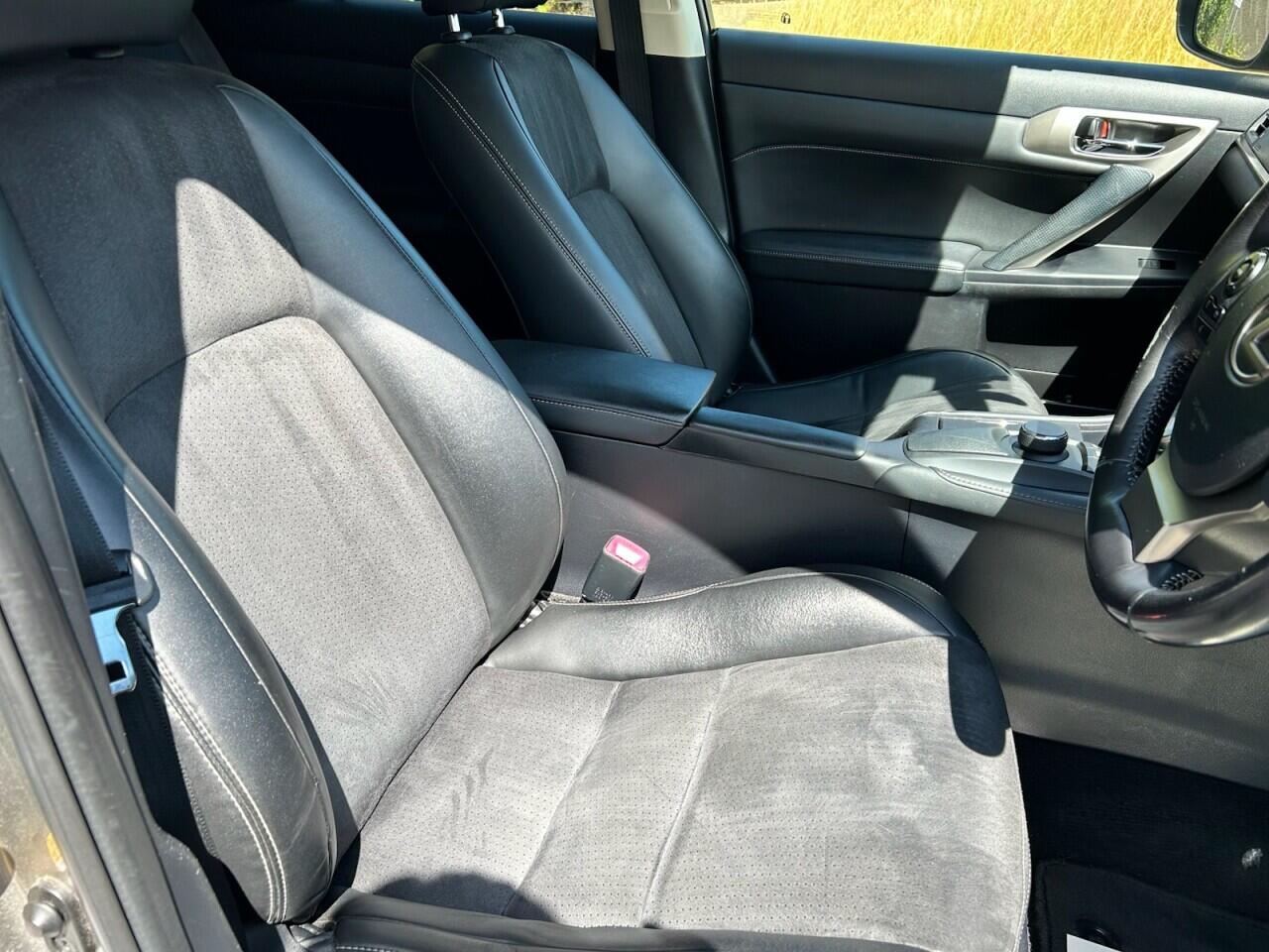 Lexus CT view 19