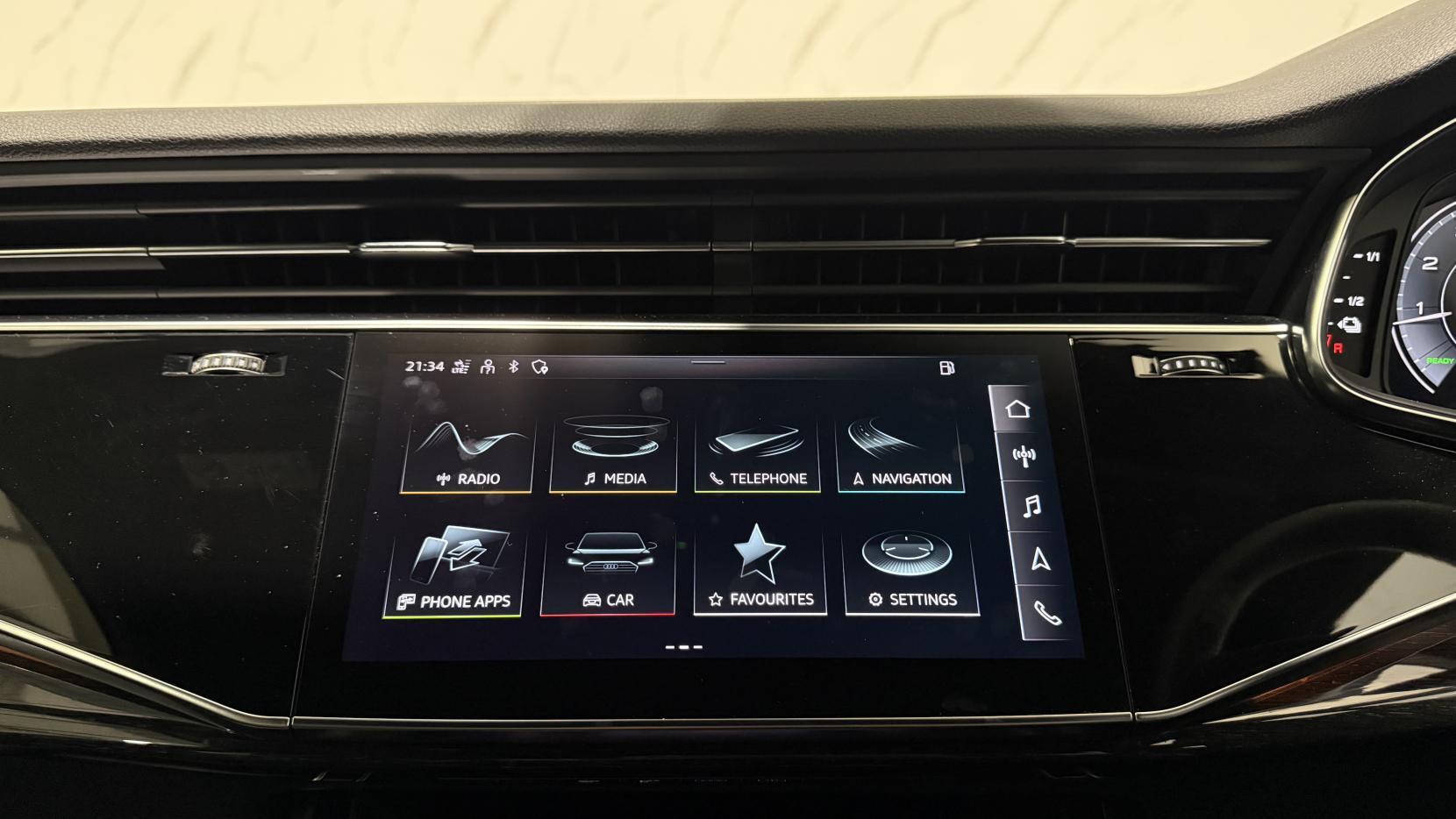 Audi Q7 view 21
