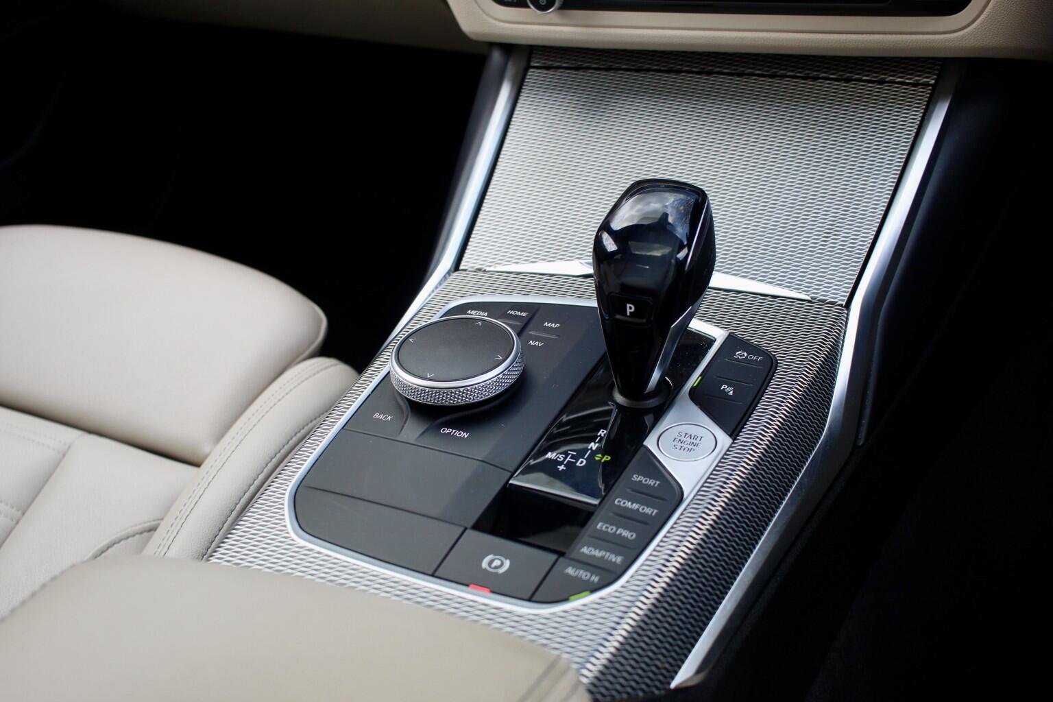 BMW 3 Series view 16