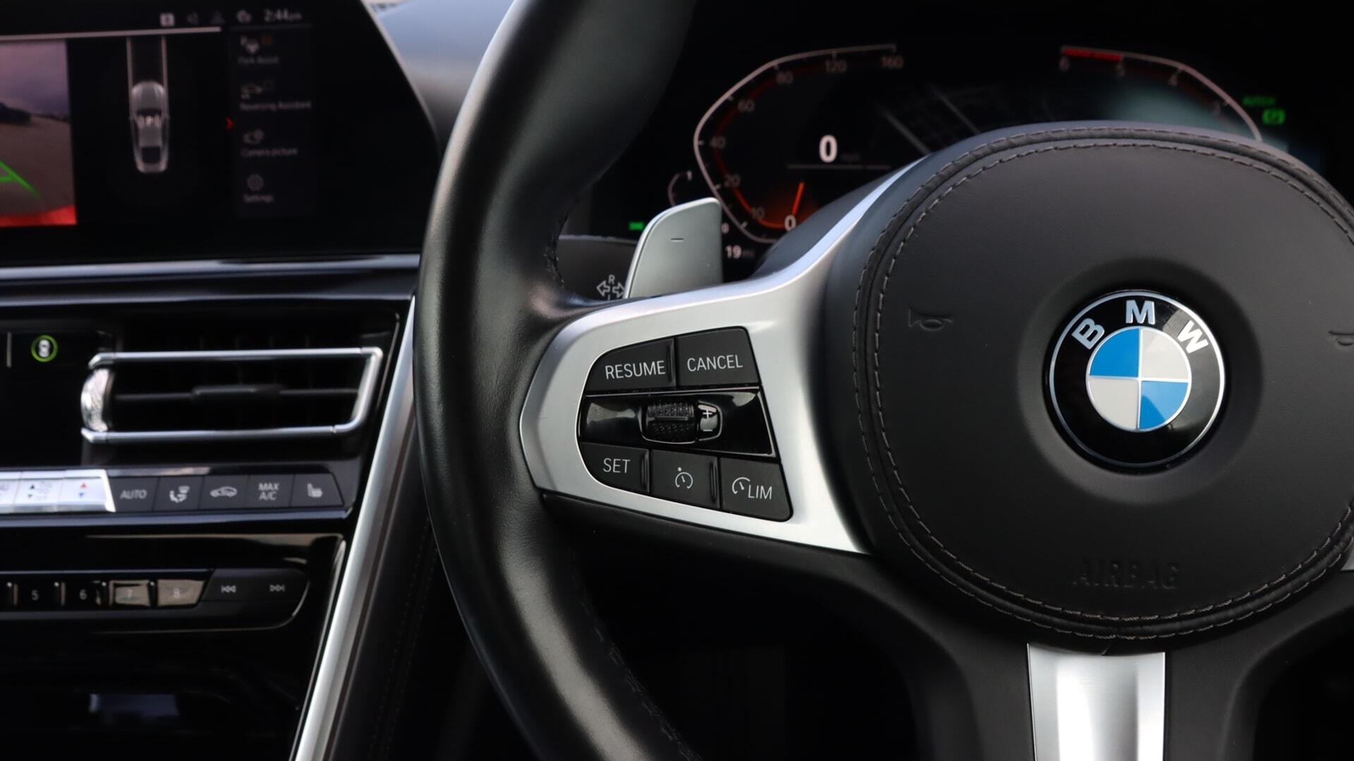 BMW 8 Series view 17