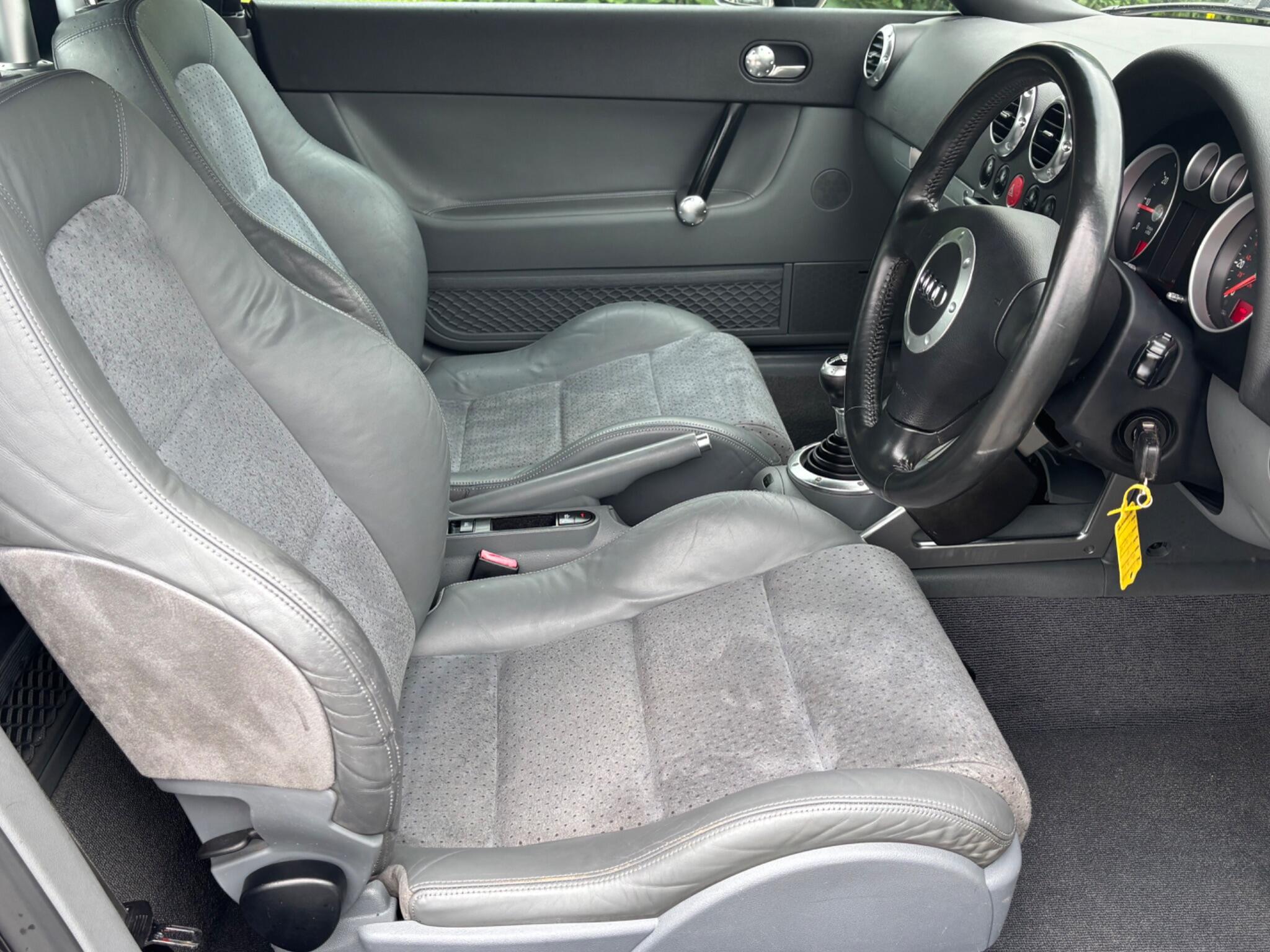 Audi TT view 11
