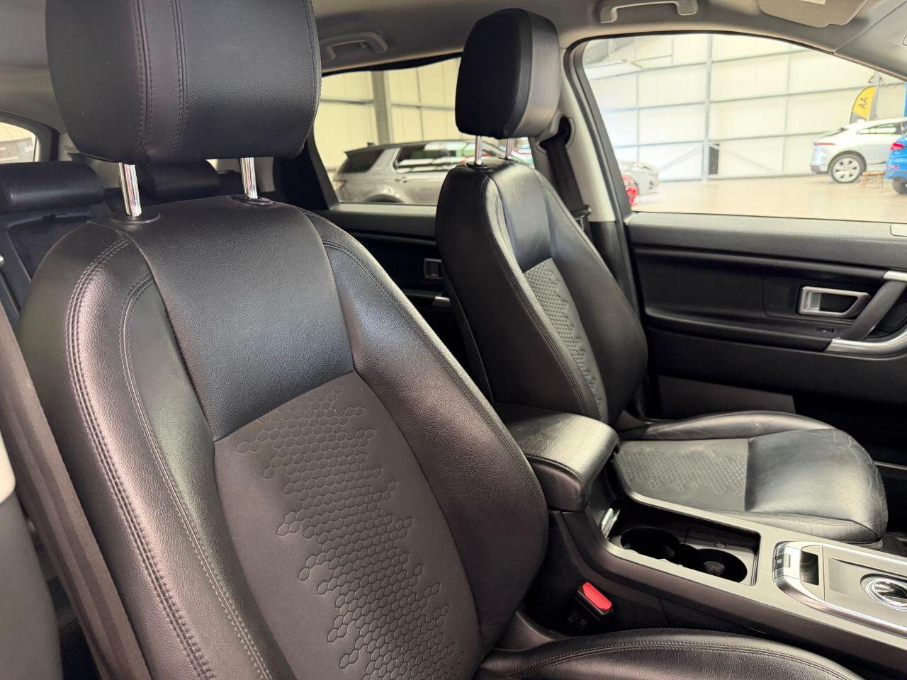 Land Rover Discovery Sport view 5