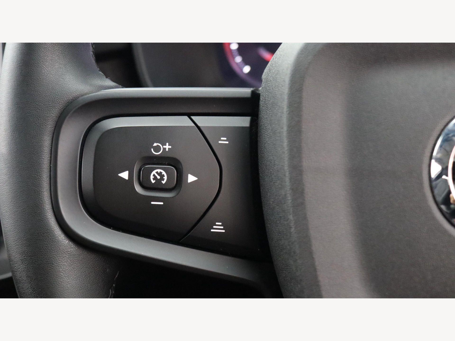 Volvo XC40 view 21