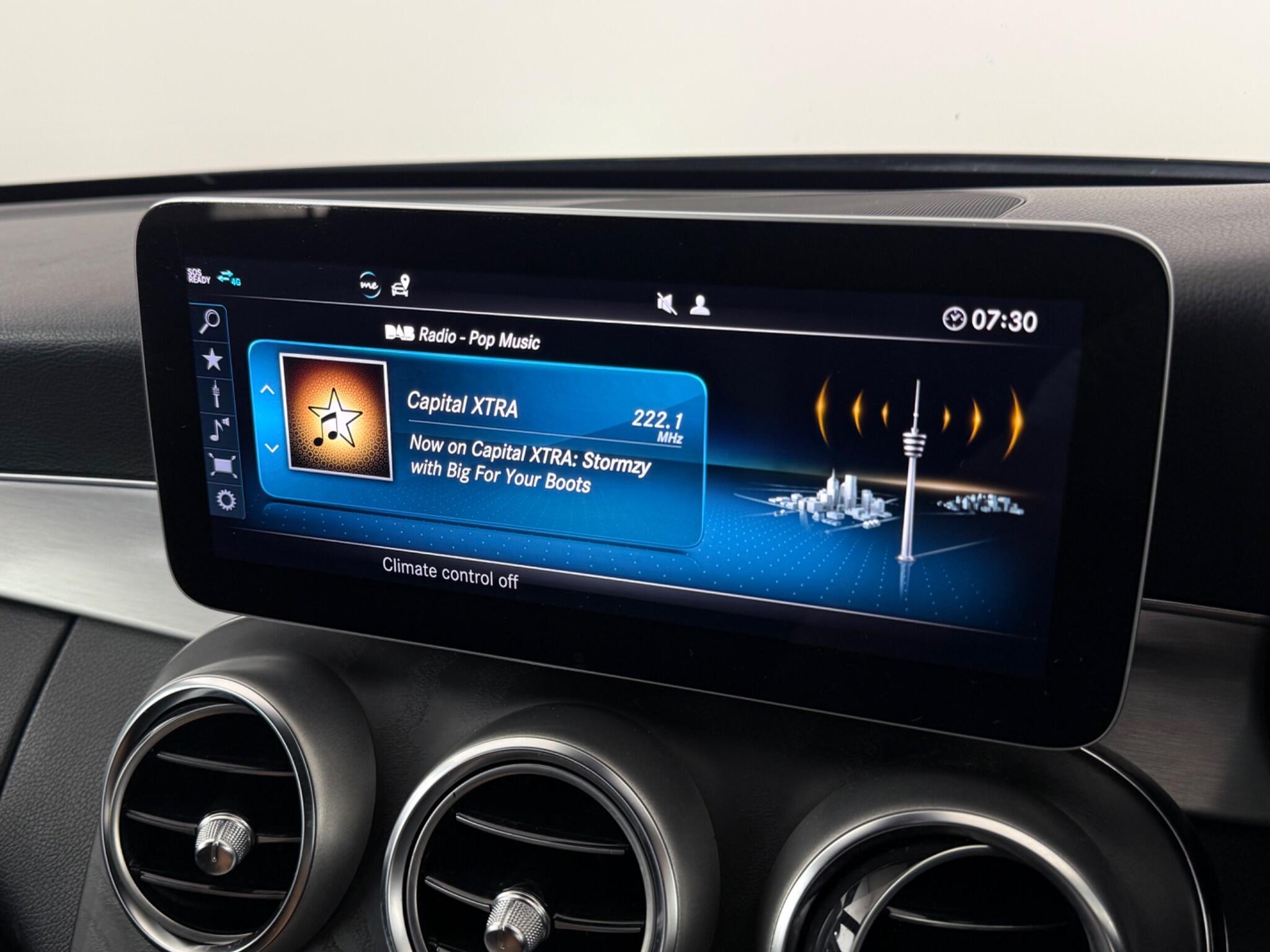 Mercedes-Benz C-Class view 26