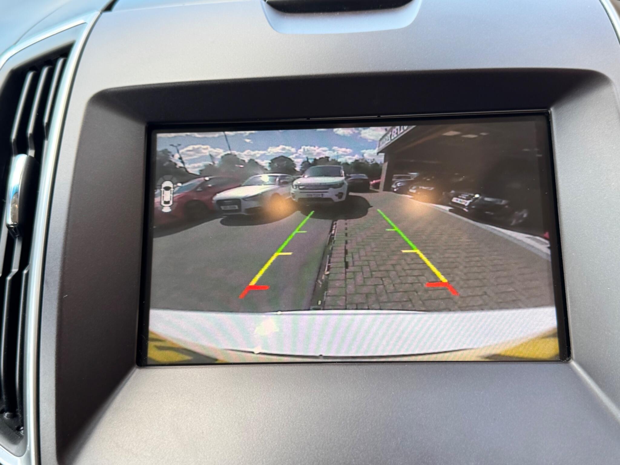 Ford Edge view 30