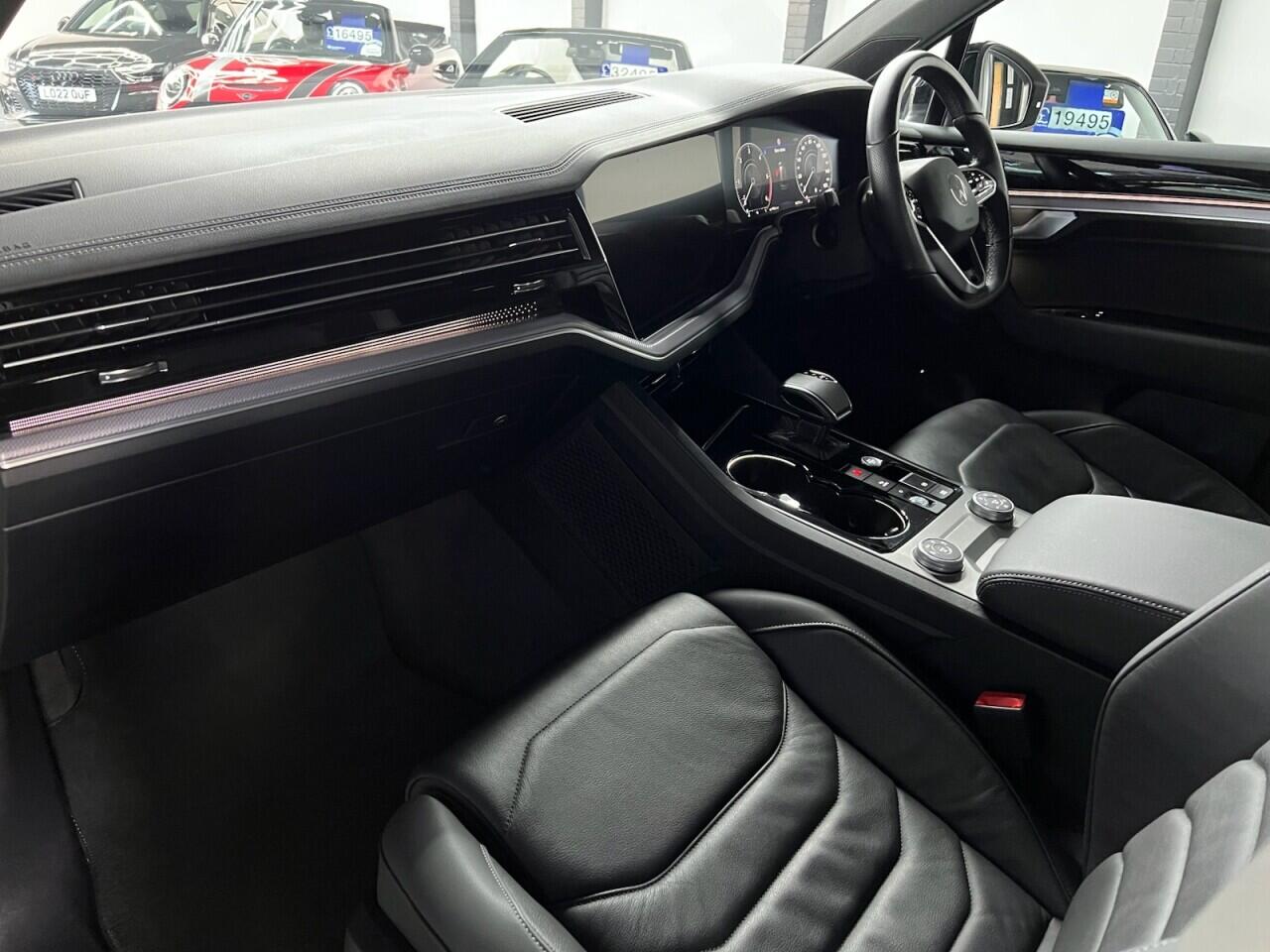 Volkswagen Touareg view 32