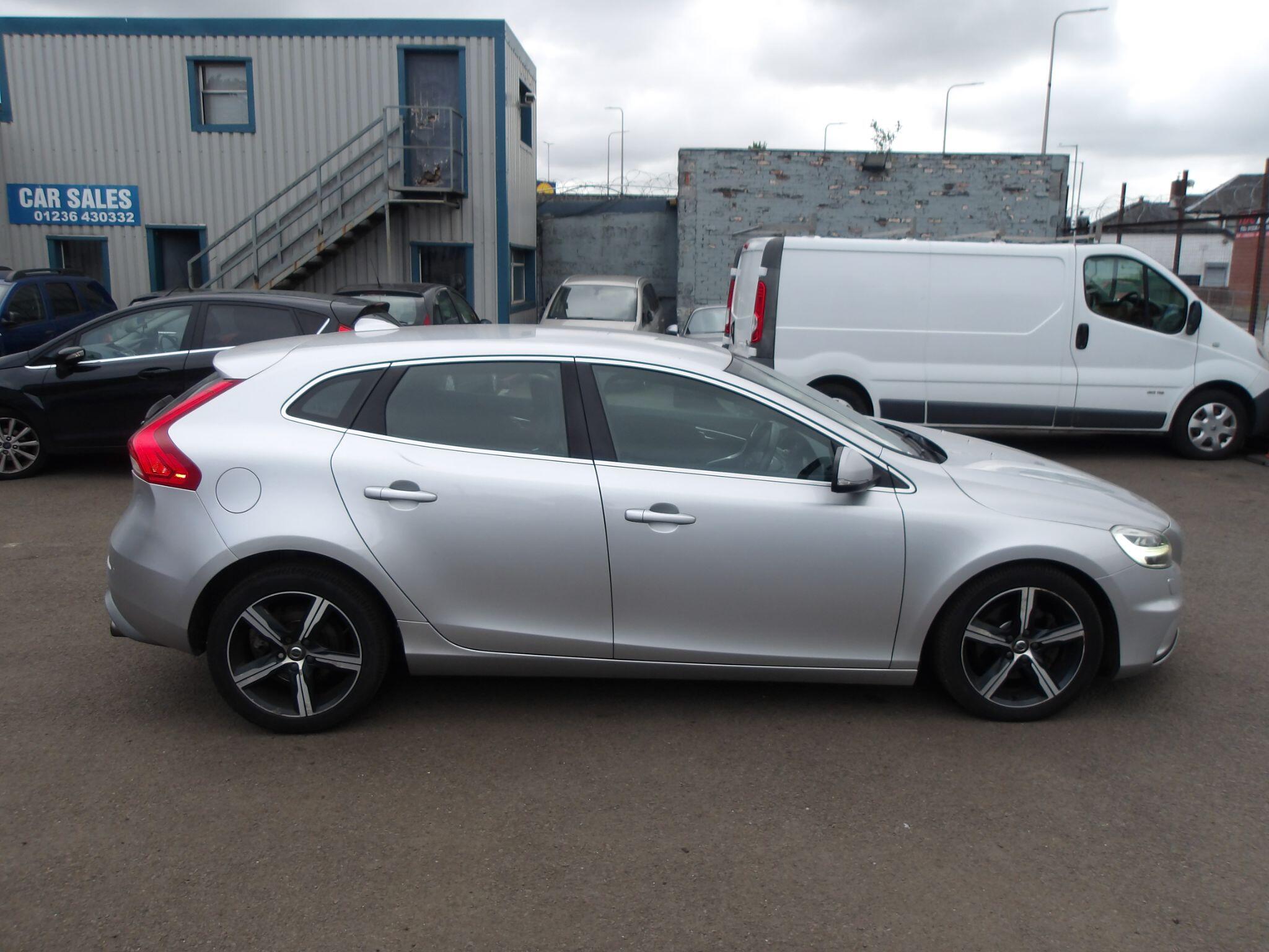 Volvo V40 view 8