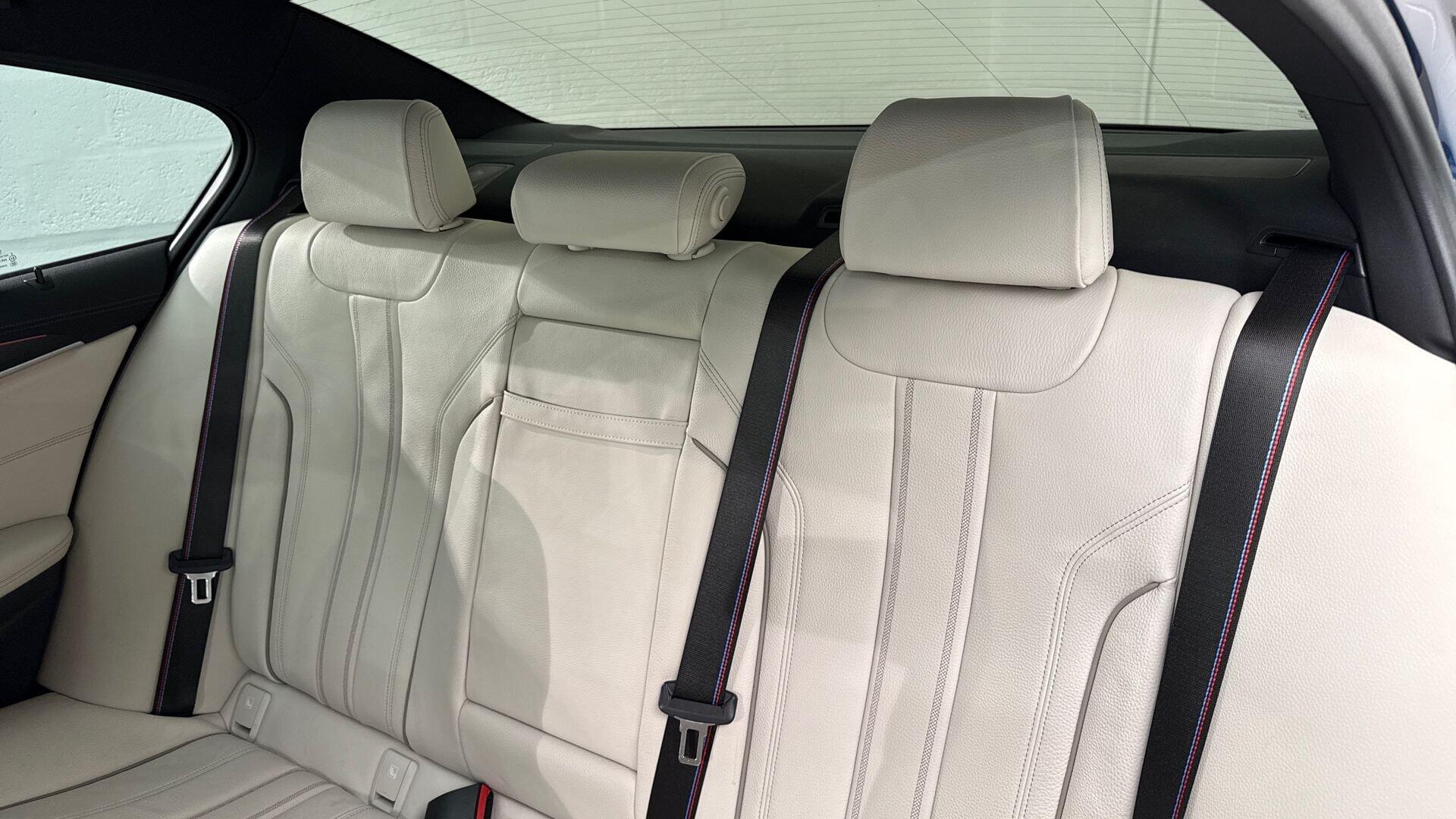 BMW 5 Series view 12