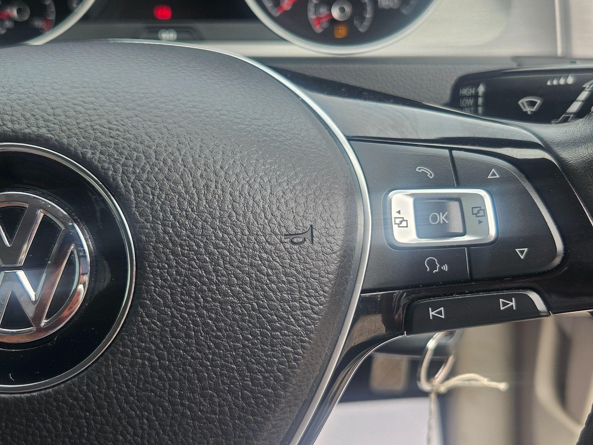 2015 Volkswagen Golf image 35