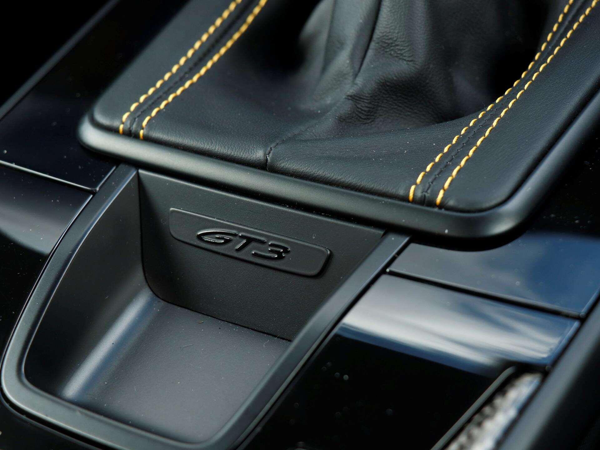 Porsche 911 view 19
