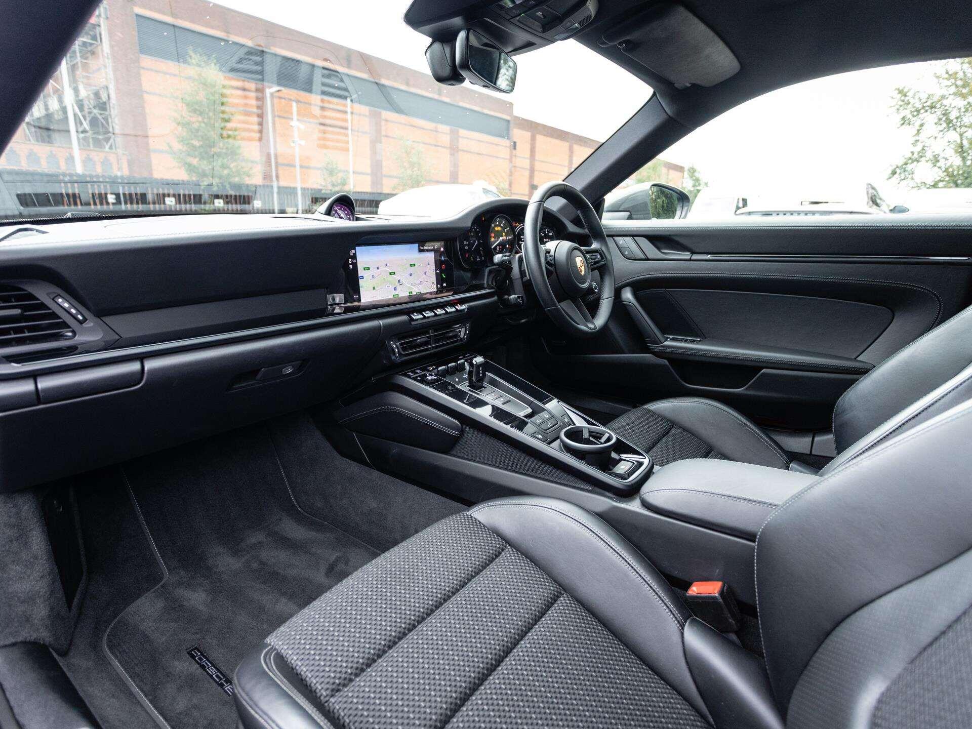 Porsche 911 view 5